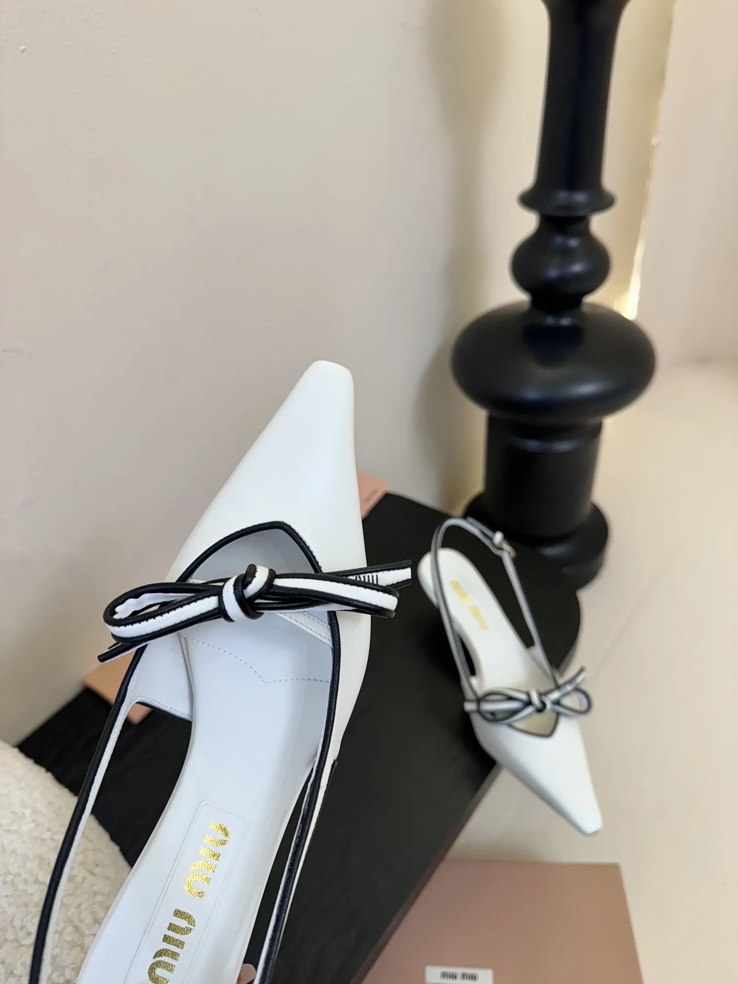 Miu Miu 新作レトロハイヒールサンダル ホワイト - 画像 (7)