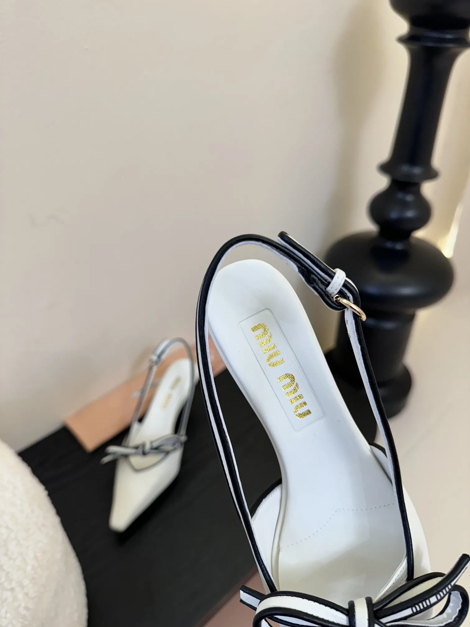 Miu Miu 新作レトロハイヒールサンダル ホワイト - 画像 (9)
