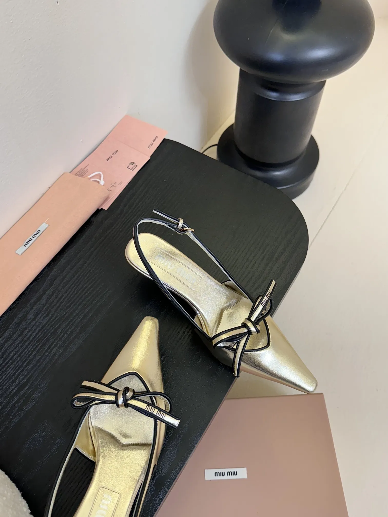 Miu Miu 25新作レトロハイヒールサンダルゴールド - 画像 (5)