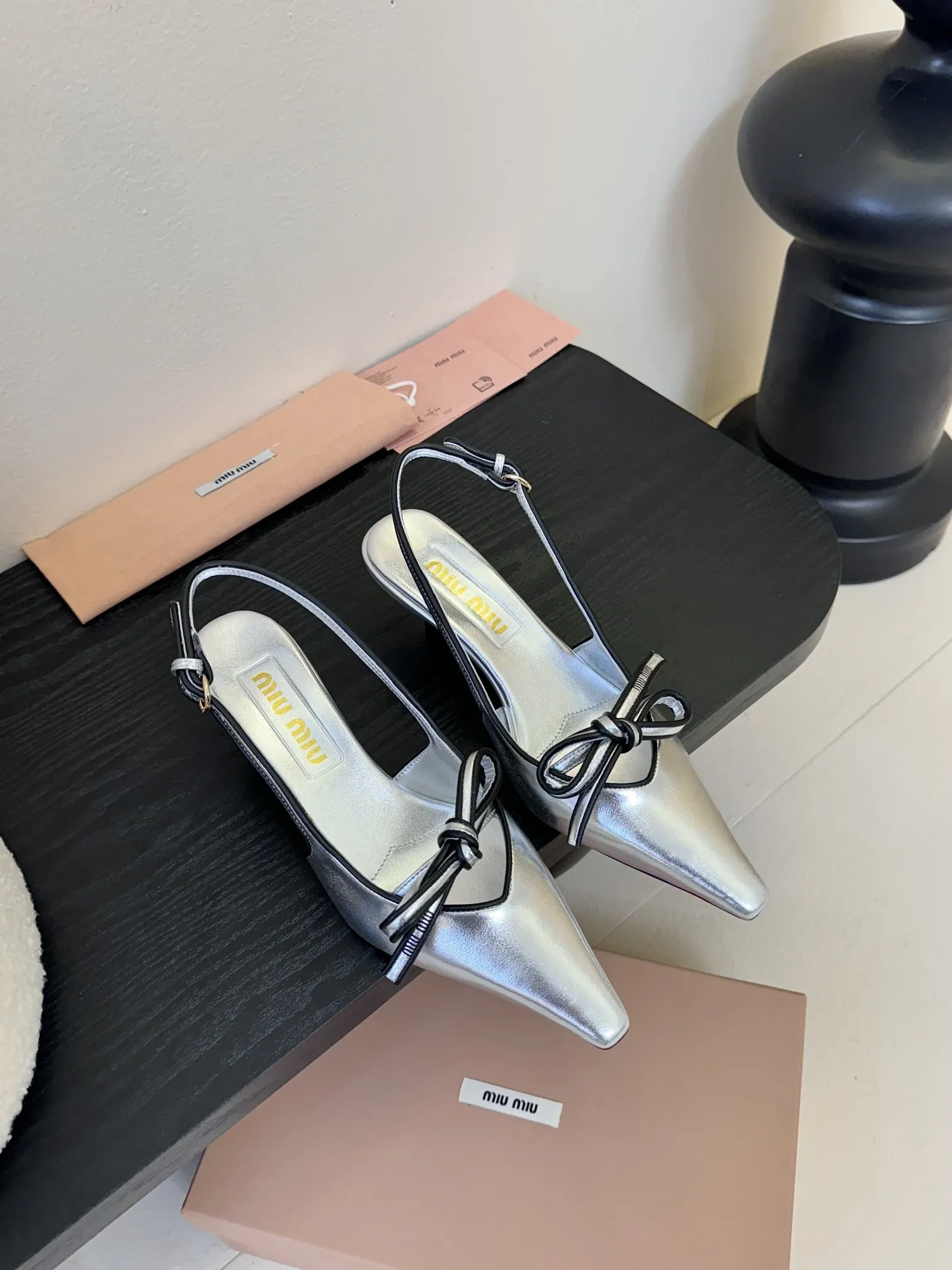 Miu Miu新作レトロハイヒールサンダルシルバー