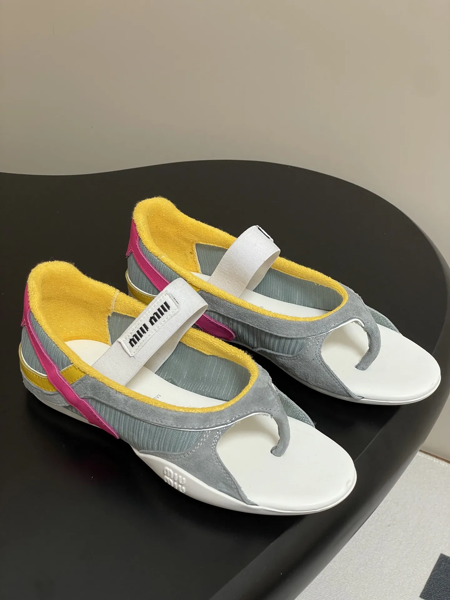 Miu Miu 新作メアリージェーンバレエフラットサンダル