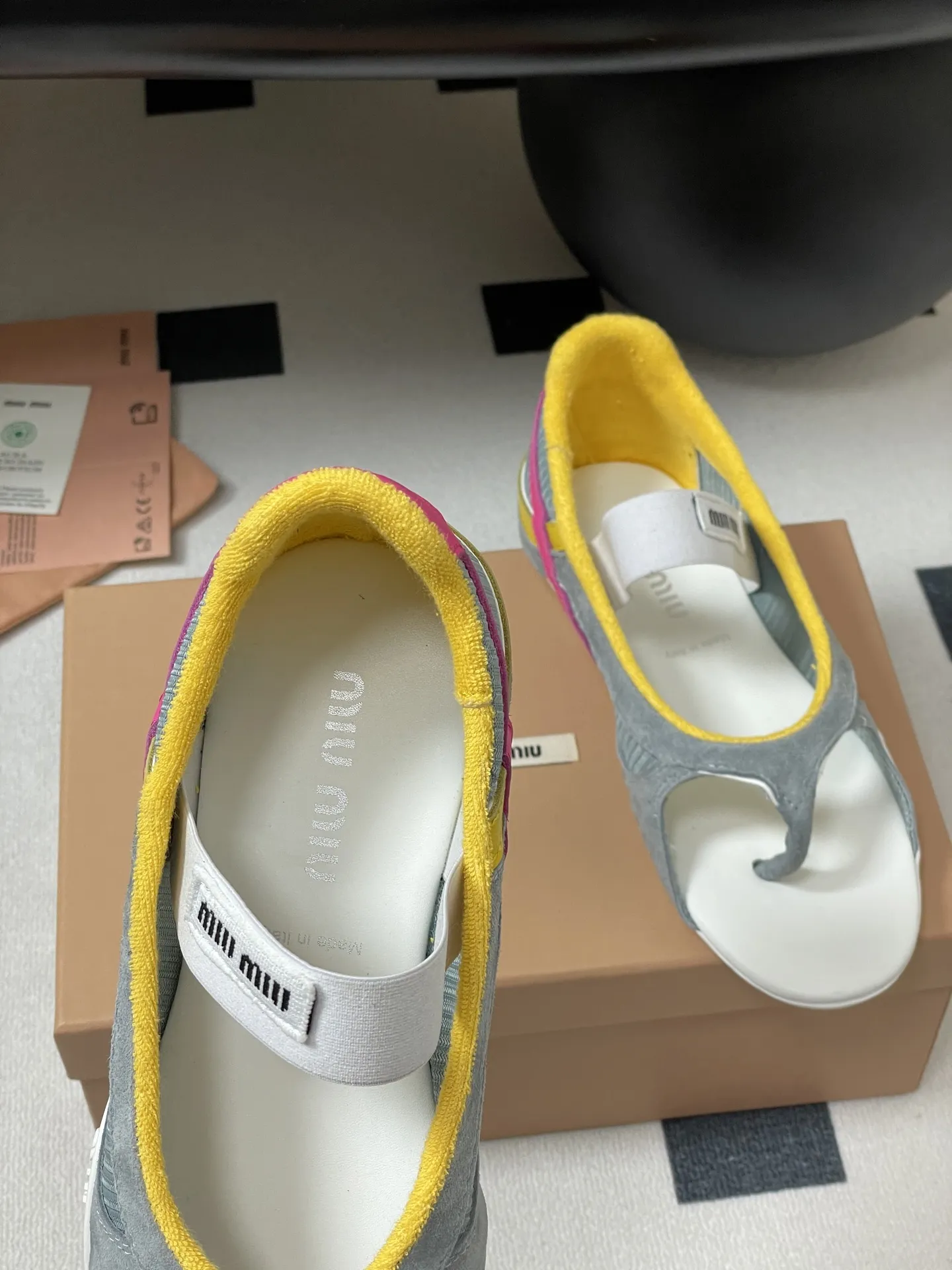 Miu Miu 新作メアリージェーンバレエフラットサンダル - 画像 (6)