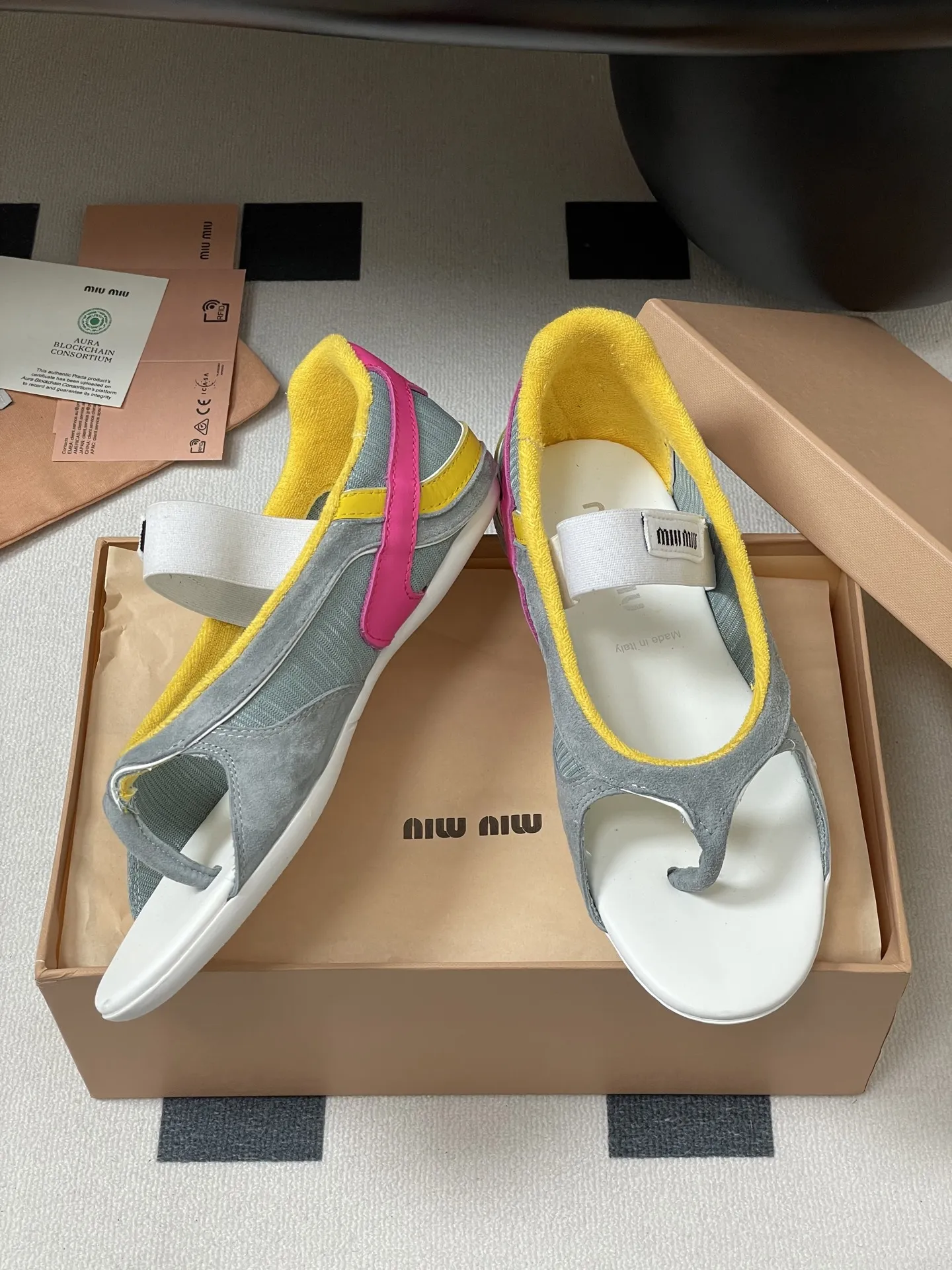 Miu Miu 新作メアリージェーンバレエフラットサンダル - 画像 (7)