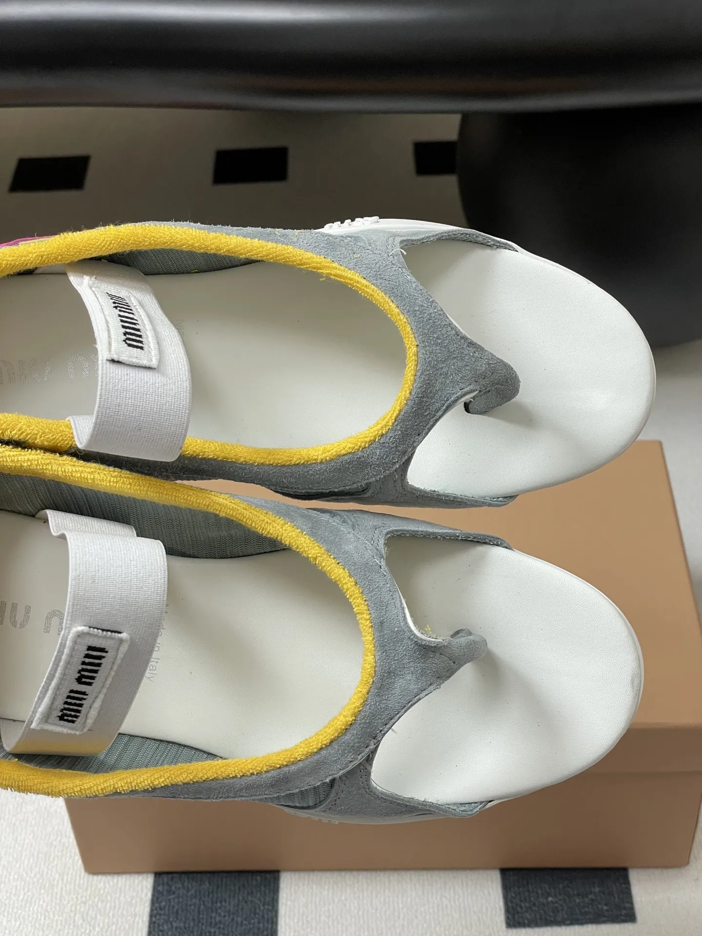 Miu Miu 新作メアリージェーンバレエフラットサンダル - 画像 (8)