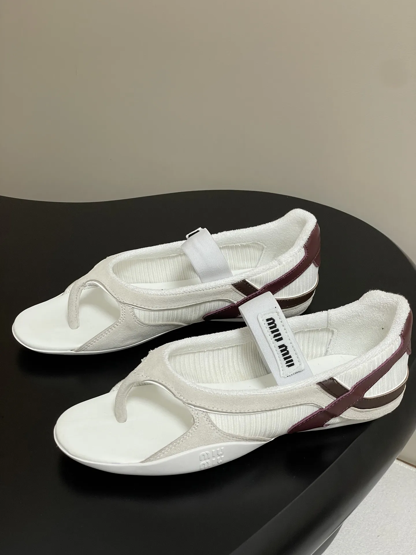 ミウミウ新作メアリージェーンバレエフラットサンダル白 - 画像 (4)