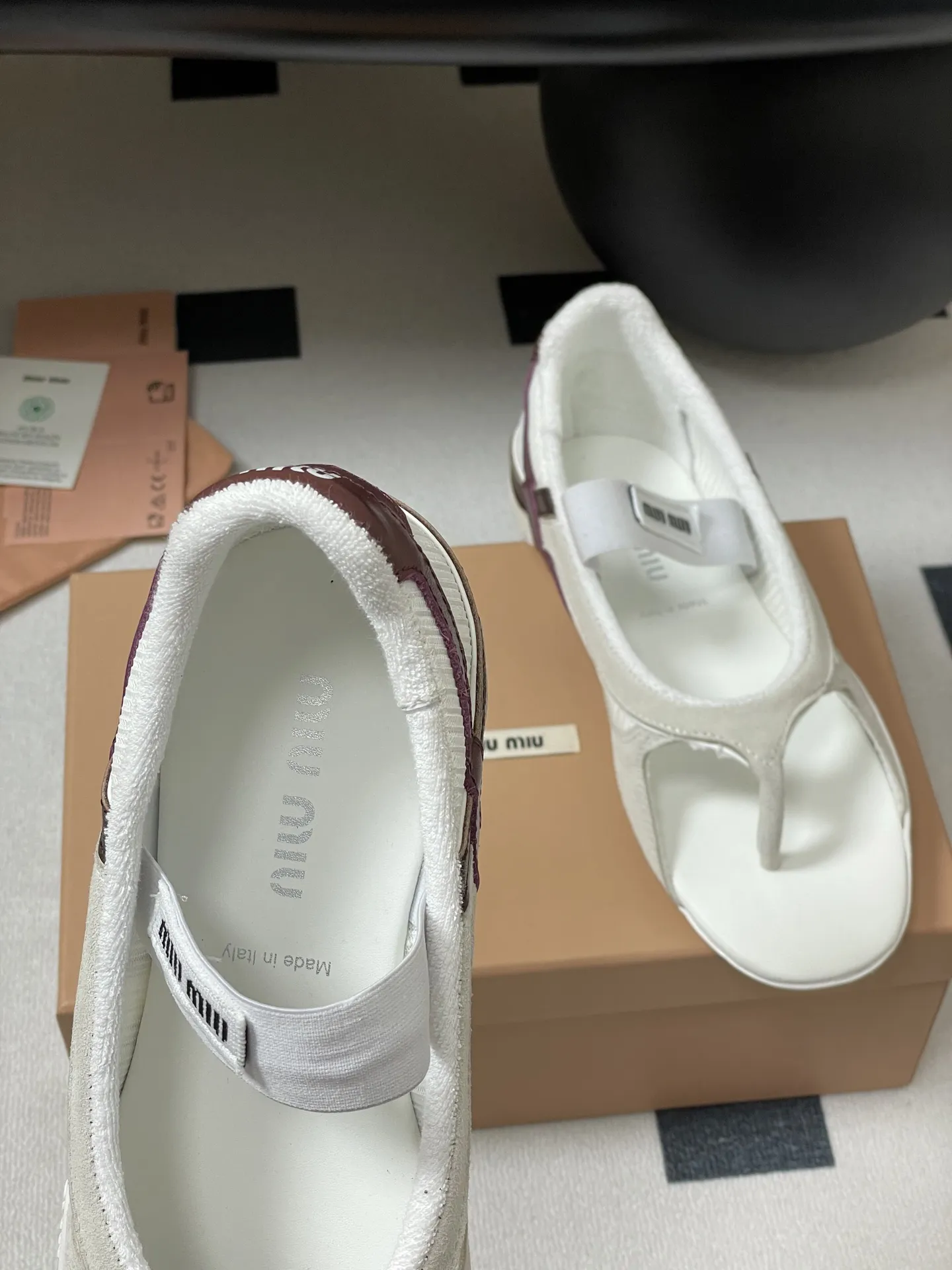 ミウミウ新作メアリージェーンバレエフラットサンダル白 - 画像 (6)