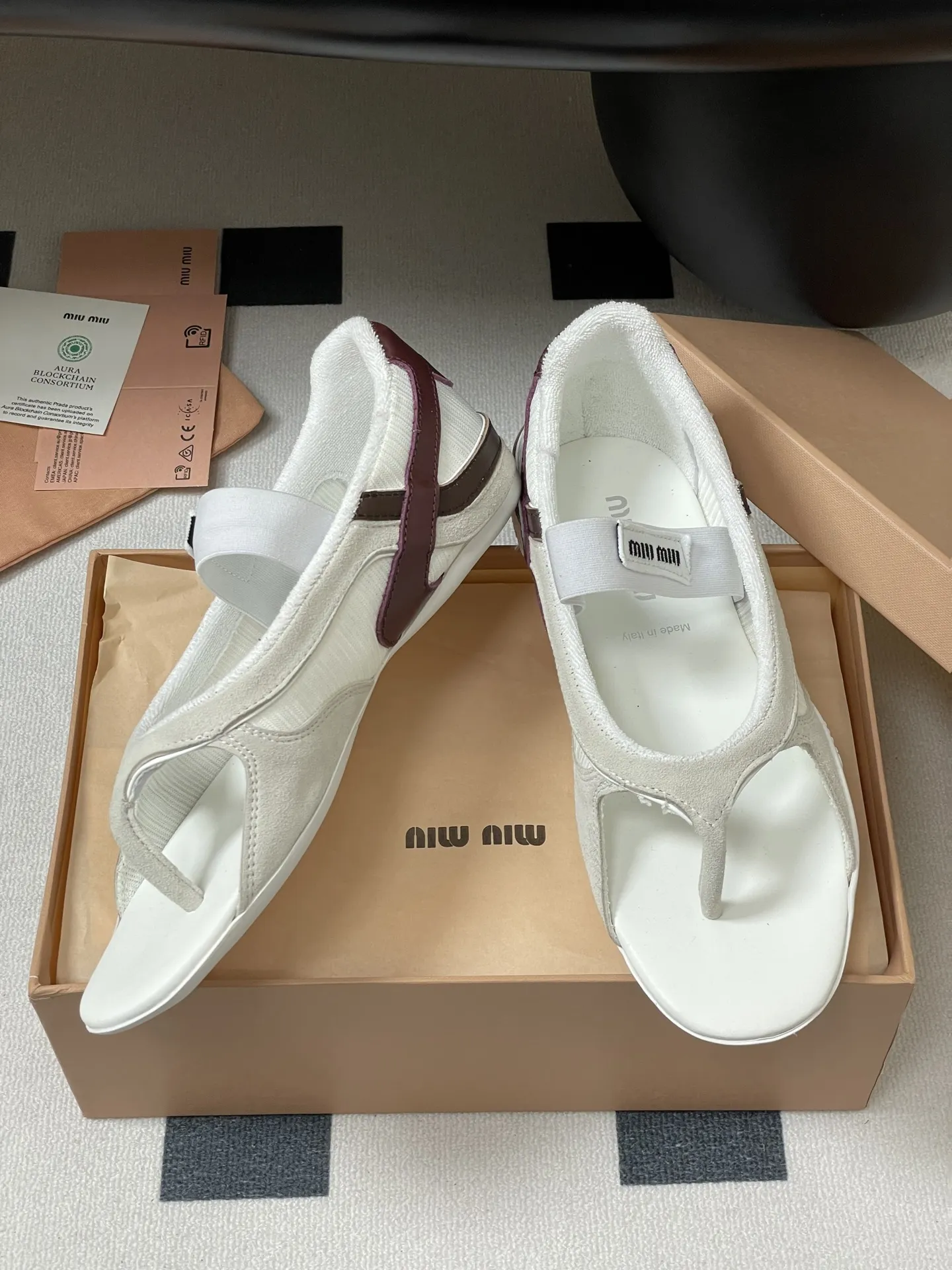 ミウミウ新作メアリージェーンバレエフラットサンダル白 - 画像 (7)