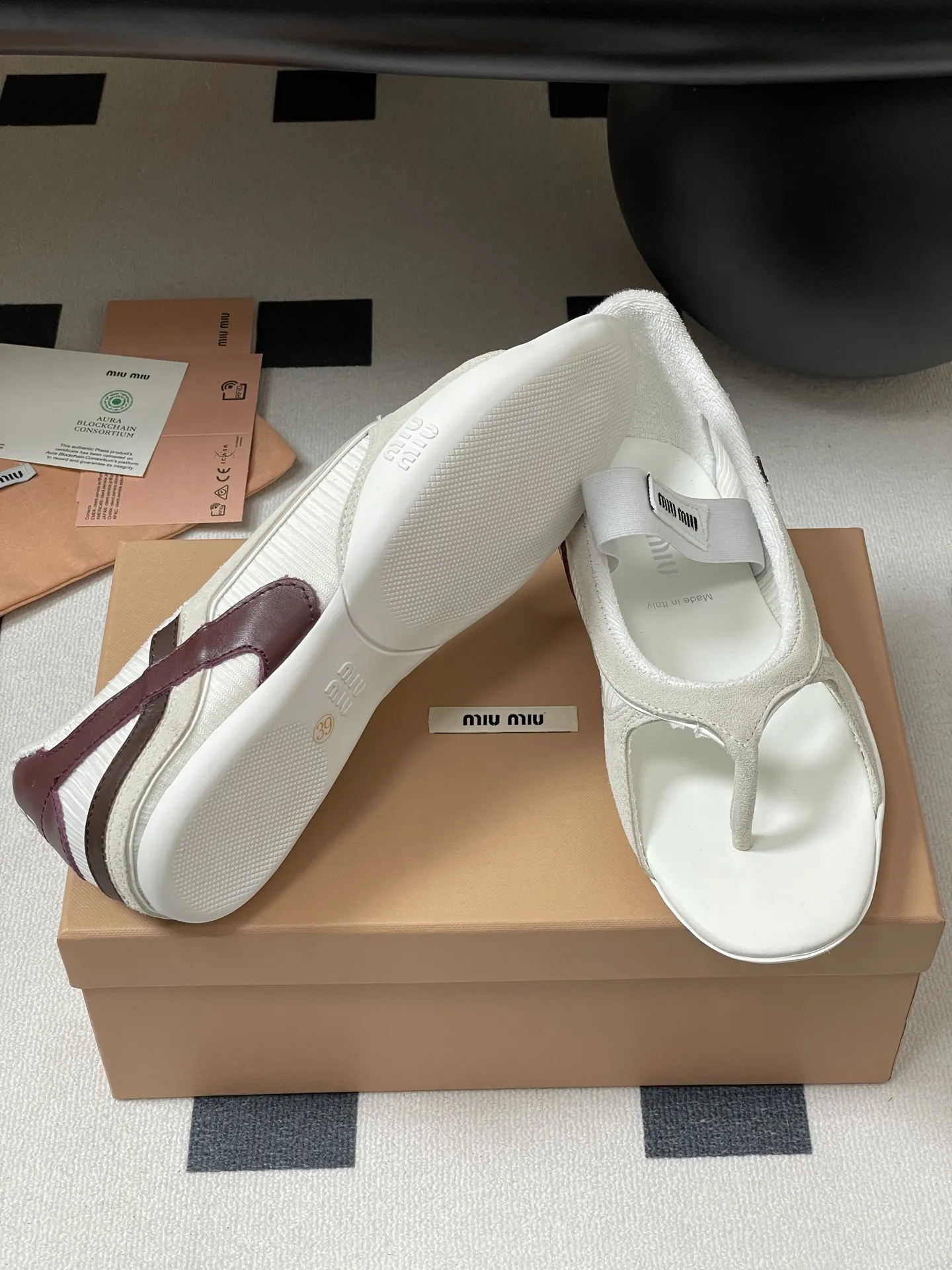 ミウミウ新作メアリージェーンバレエフラットサンダル白 - 画像 (10)