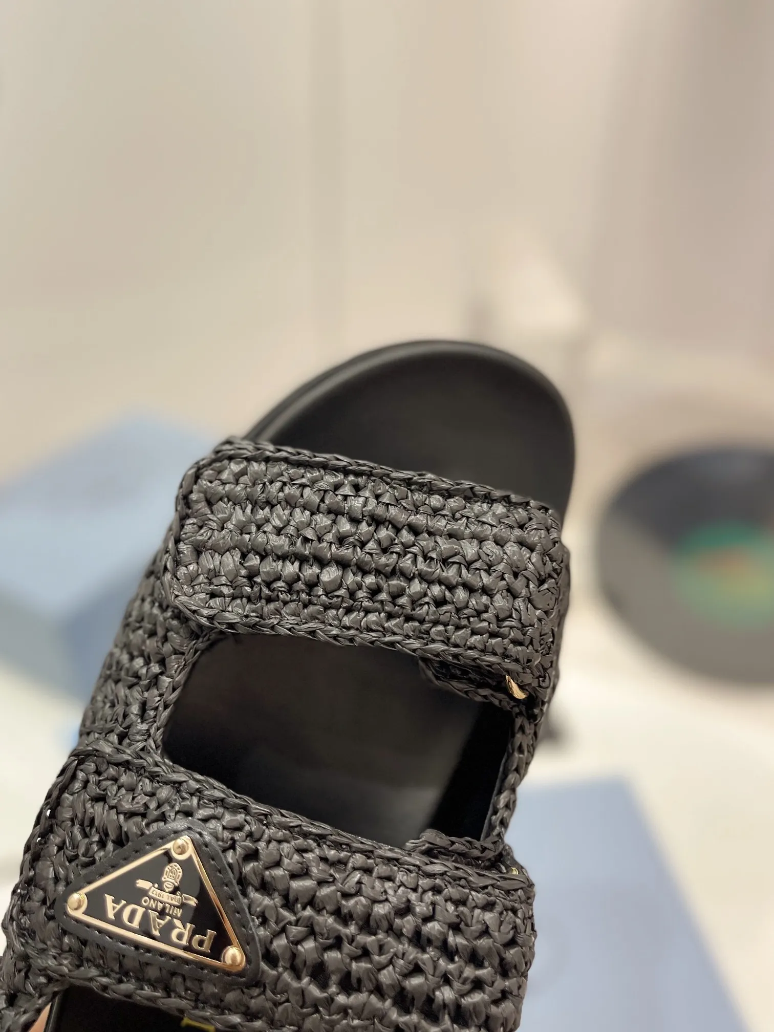 プラダ新作わら編みサンダル黒レトロ - 画像 (7)