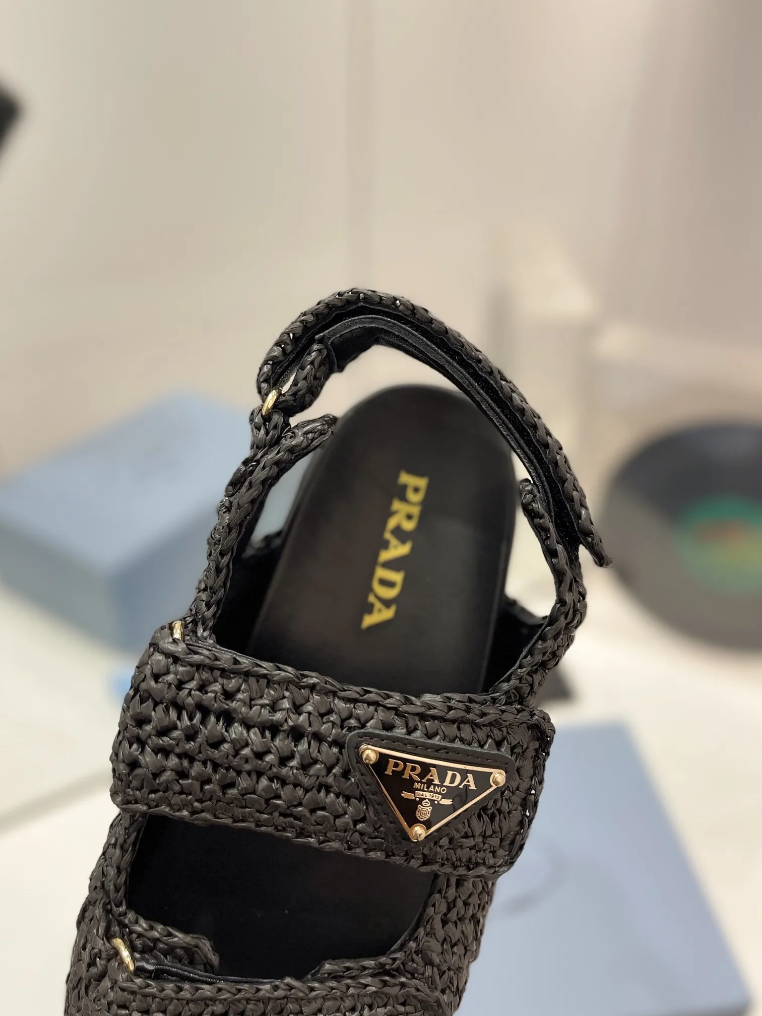 プラダ新作わら編みサンダル黒レトロ - 画像 (8)