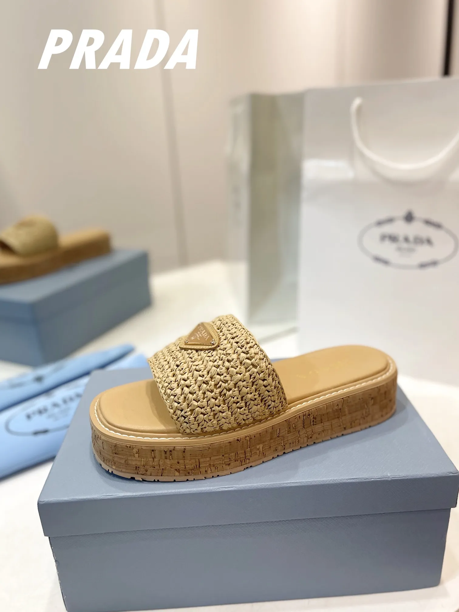 プラダ新作わら編みフラットサンダルベージュ - 画像 (5)