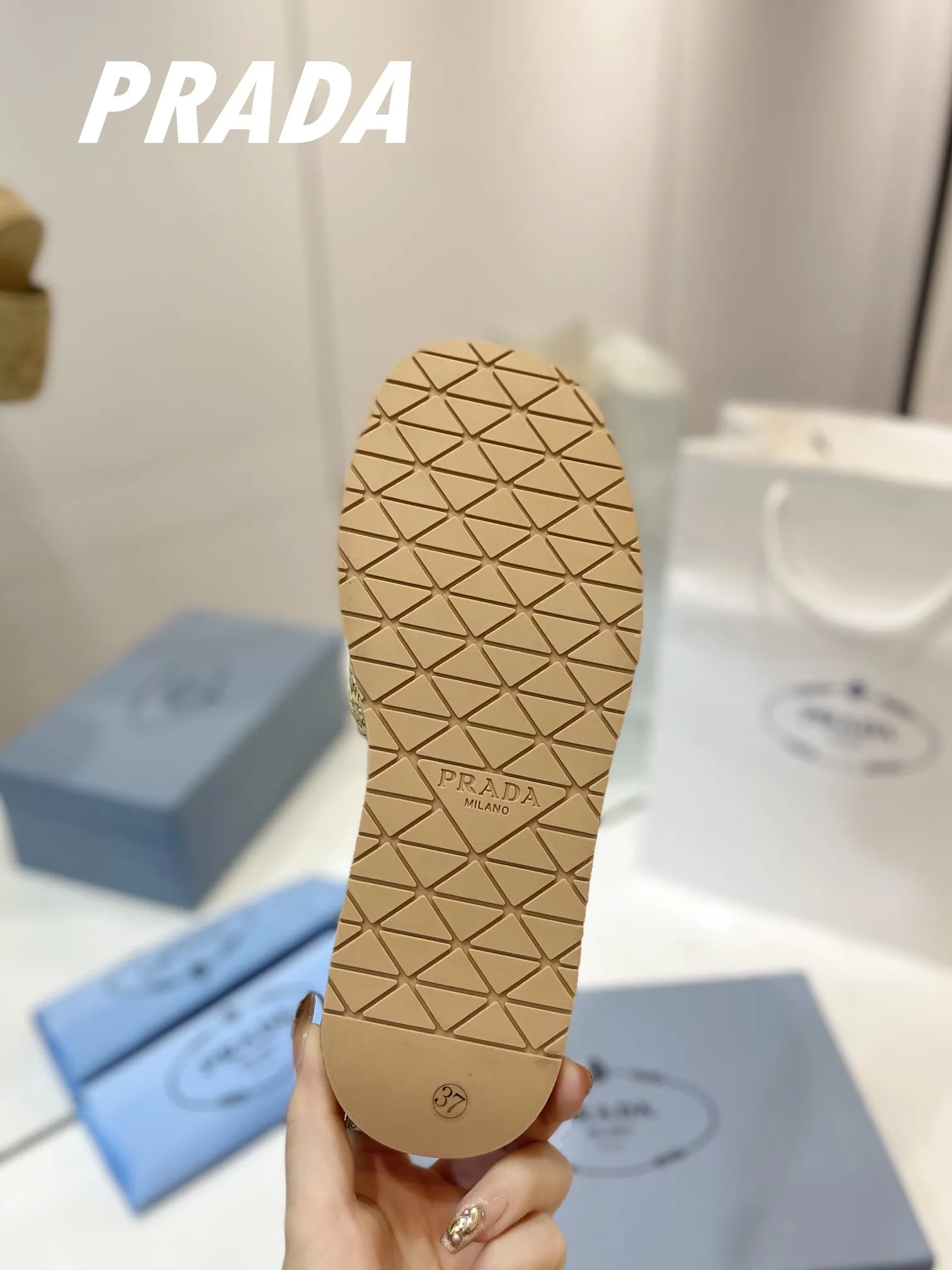 プラダ新作わら編みフラットサンダルベージュ - 画像 (10)