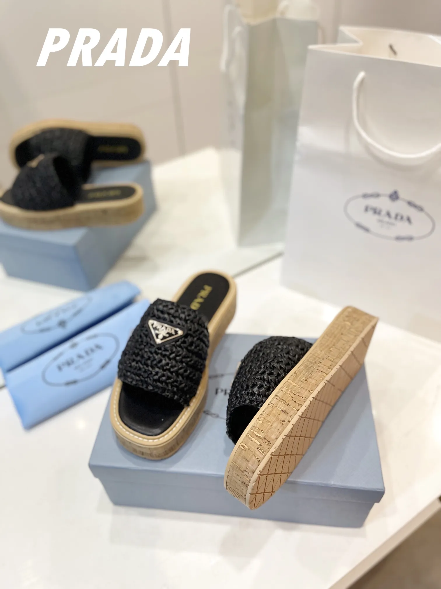 プラダ新作わら編みフラットサンダル黒 - 画像 (6)