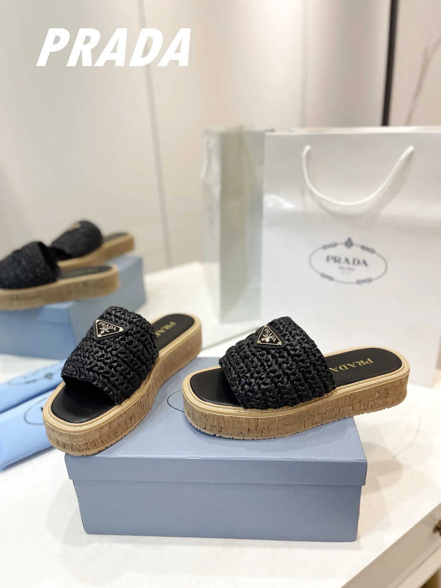プラダ新作わら編みフラットサンダル黒 - 画像 (7)