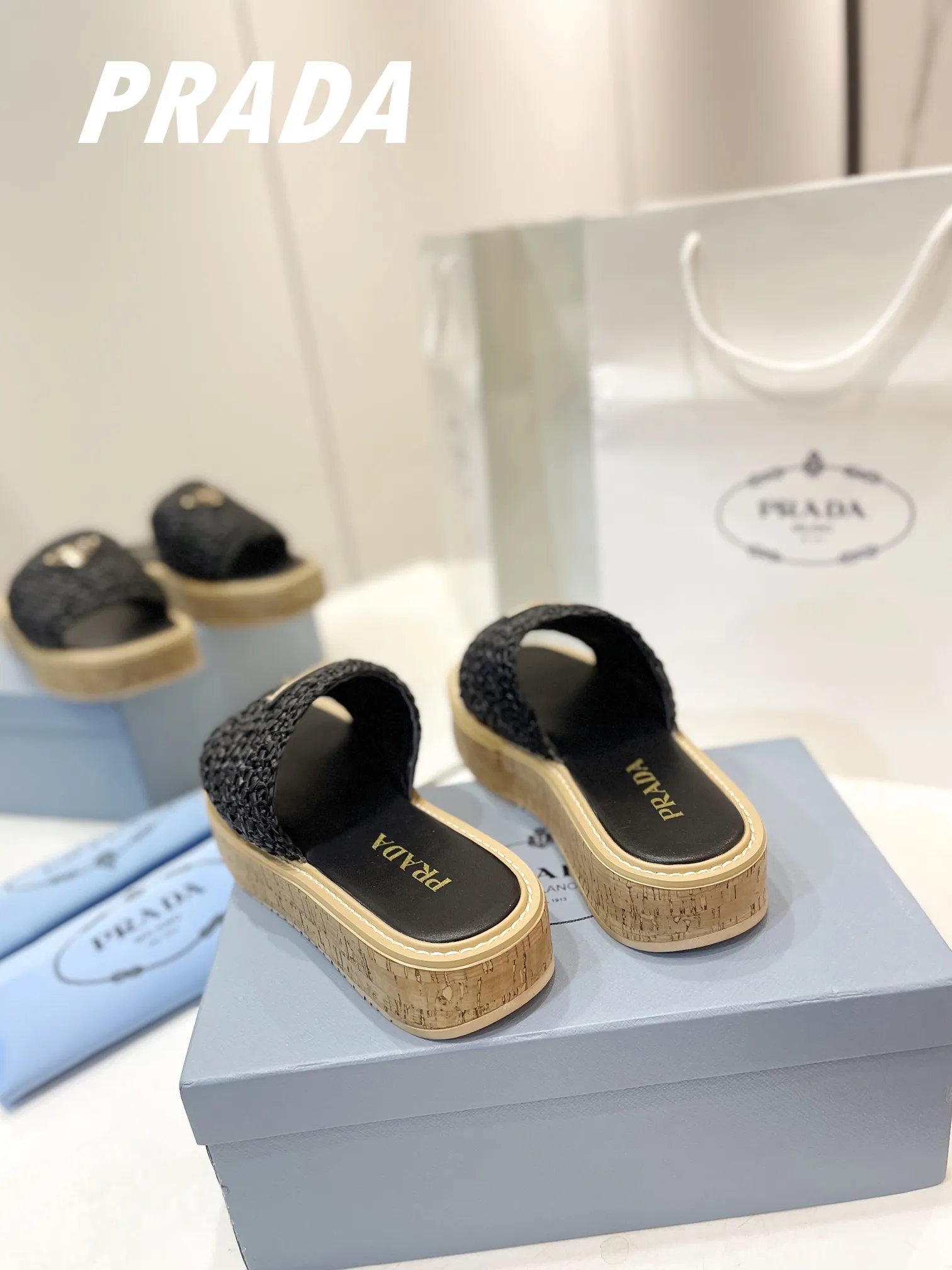 プラダ新作わら編みフラットサンダル黒 - 画像 (8)