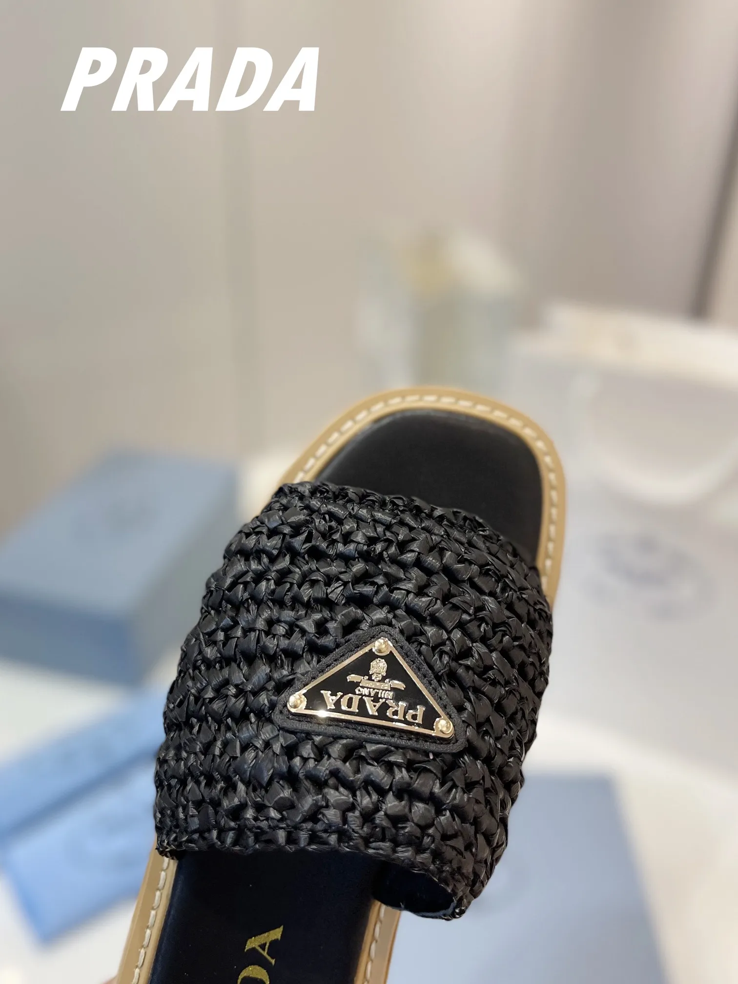 プラダ新作わら編みフラットサンダル黒 - 画像 (9)