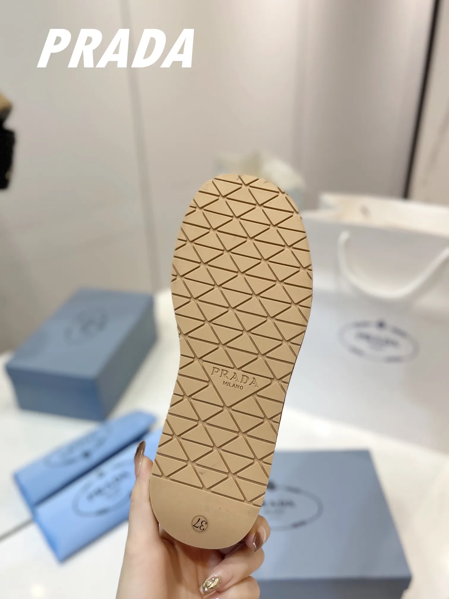 プラダ新作わら編みフラットサンダル黒 - 画像 (10)