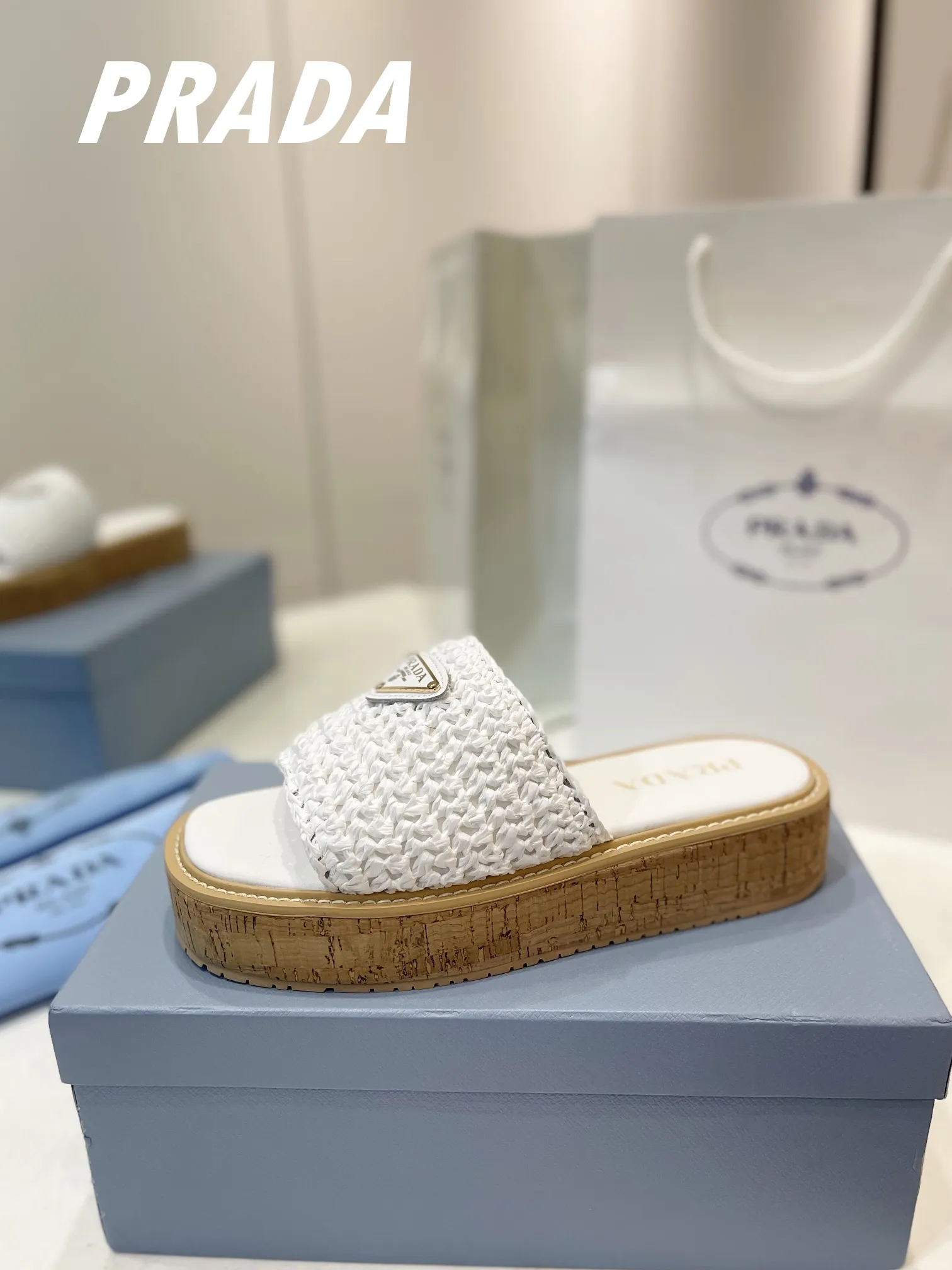 プラダ新作わら編みフラットサンダル白 - 画像 (5)