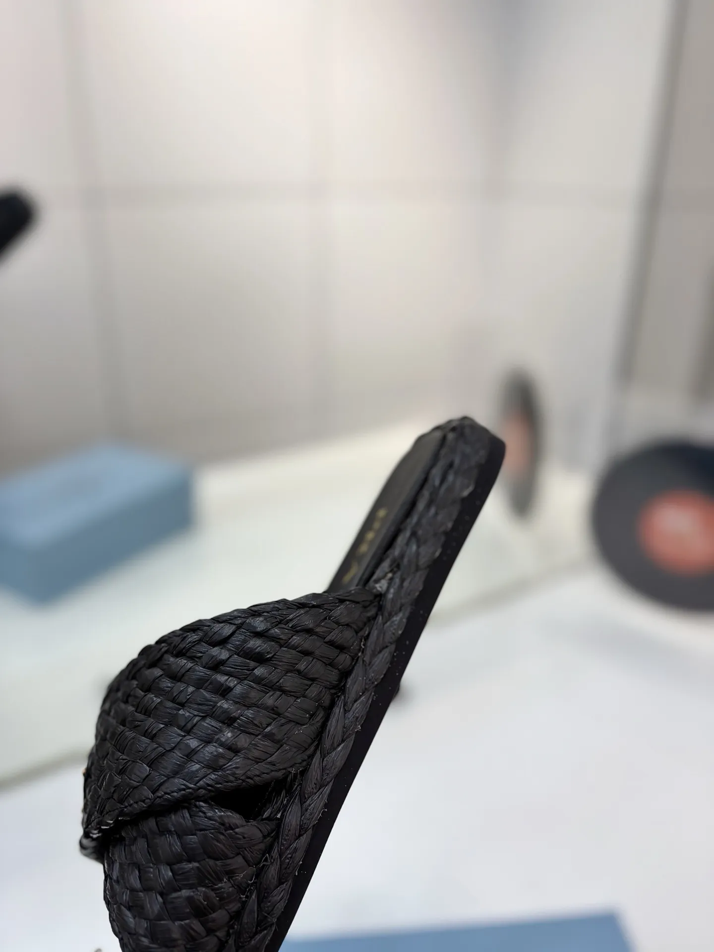 プラダ新作黒わら編みフラットサンダル - 画像 (7)