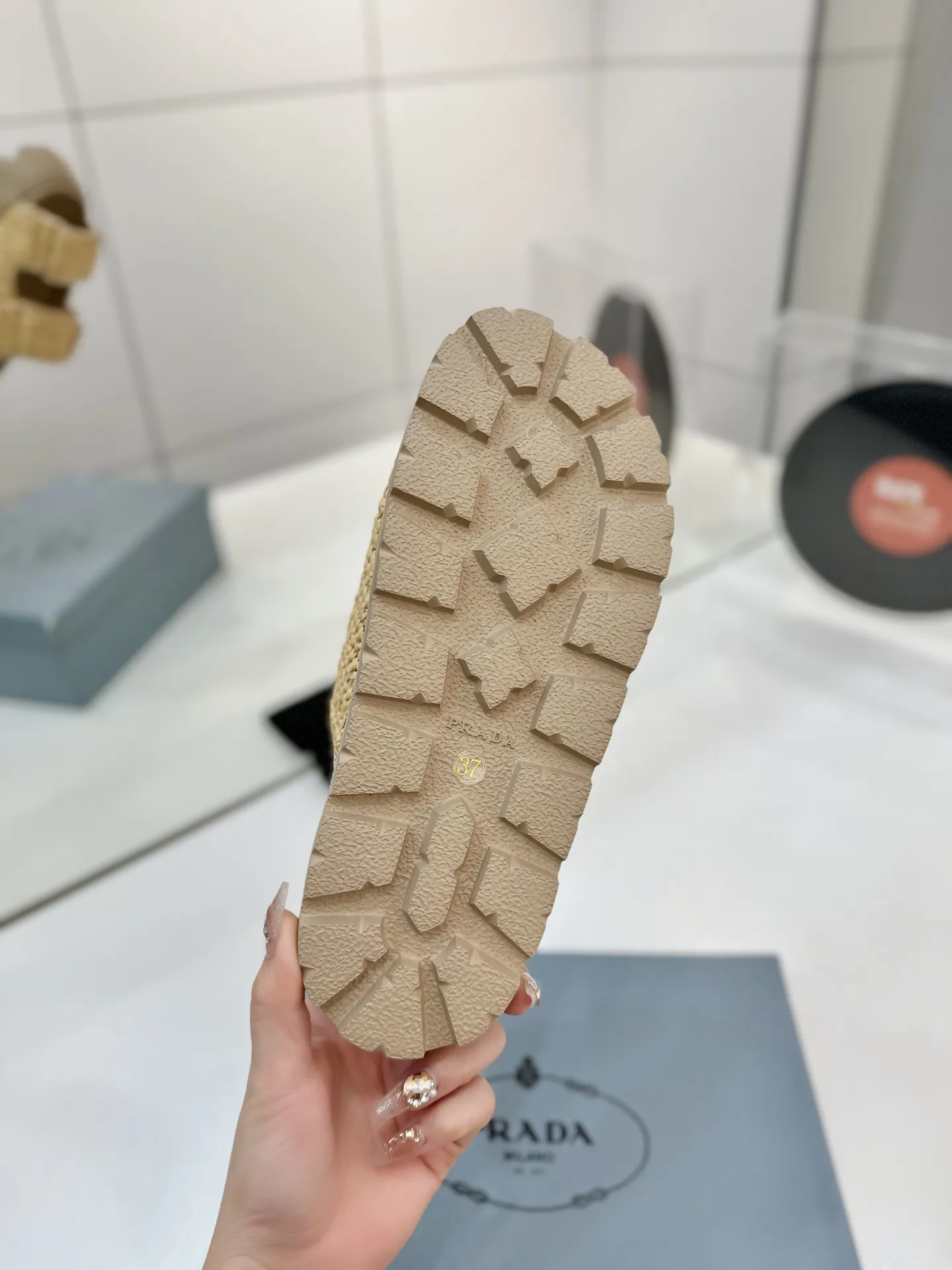 プラダ新作わら編みサンダルベージュフラット - 画像 (10)