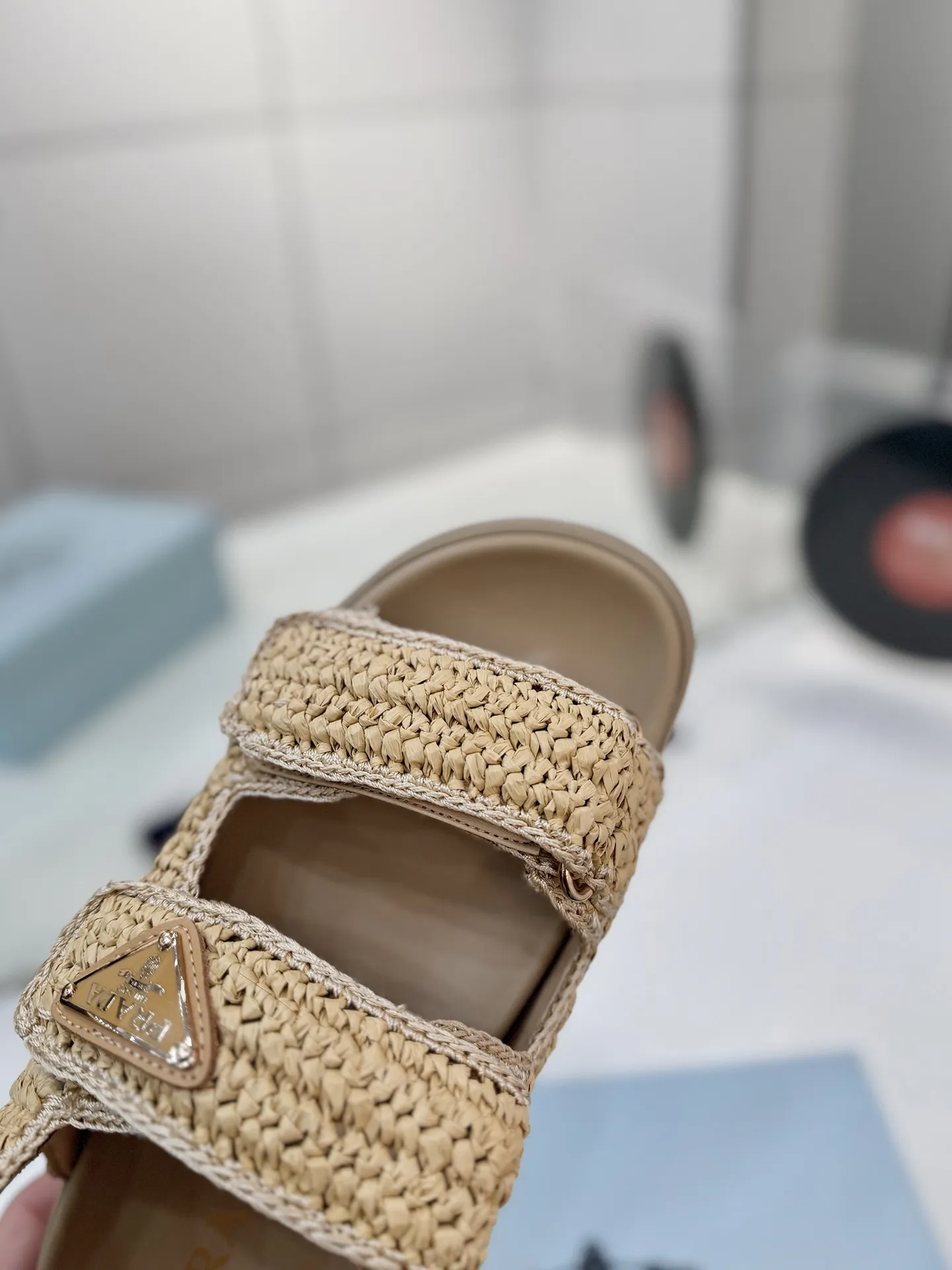 プラダ新作わら編みフラットサンダルベージュ - 画像 (6)