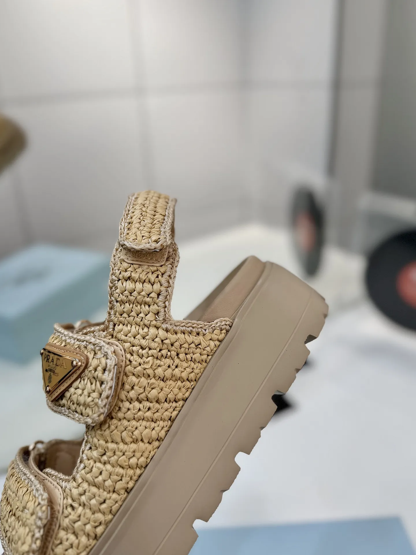 プラダ新作わら編みフラットサンダルベージュ - 画像 (8)