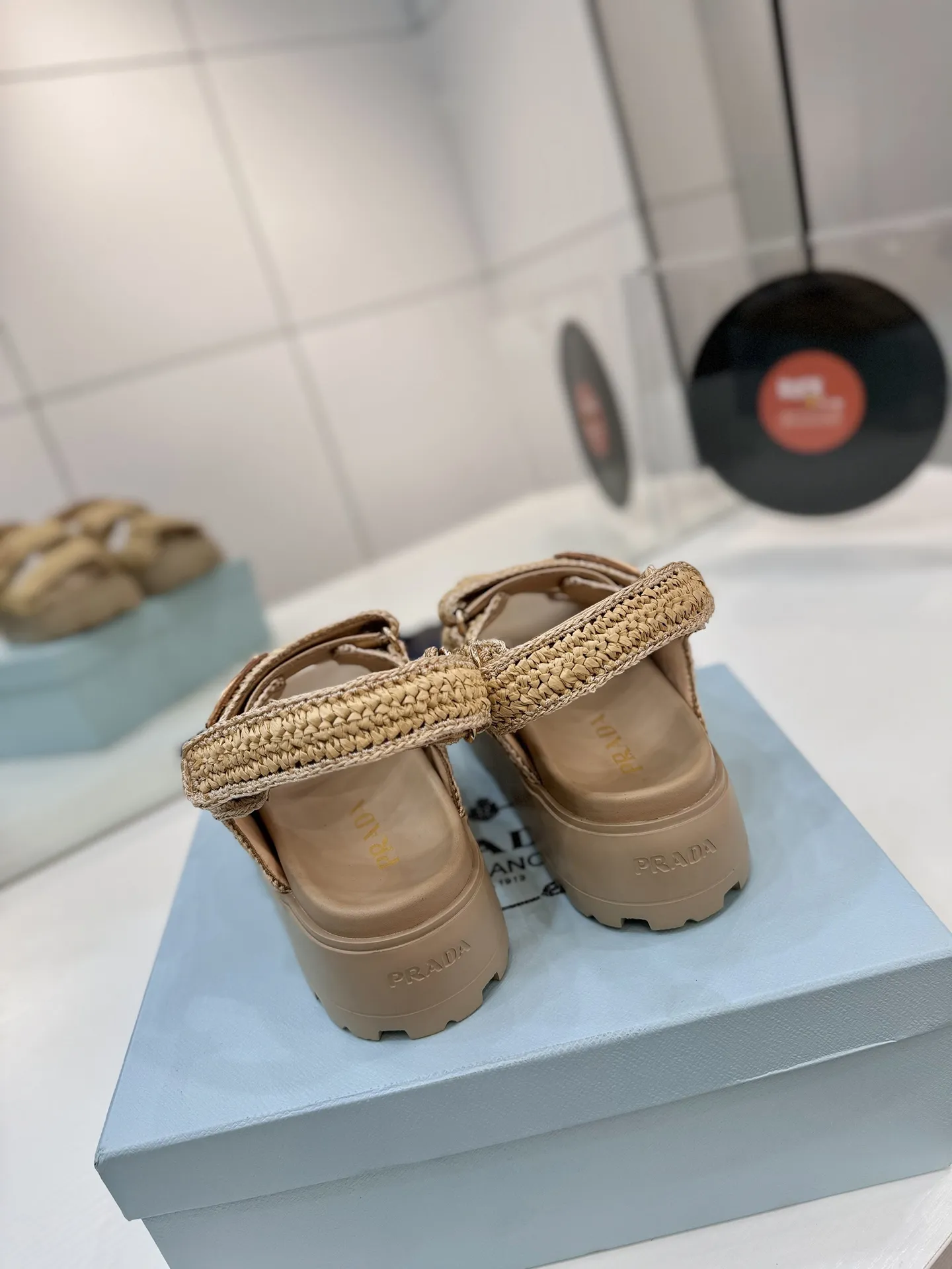 プラダ新作わら編みフラットサンダルベージュ - 画像 (9)