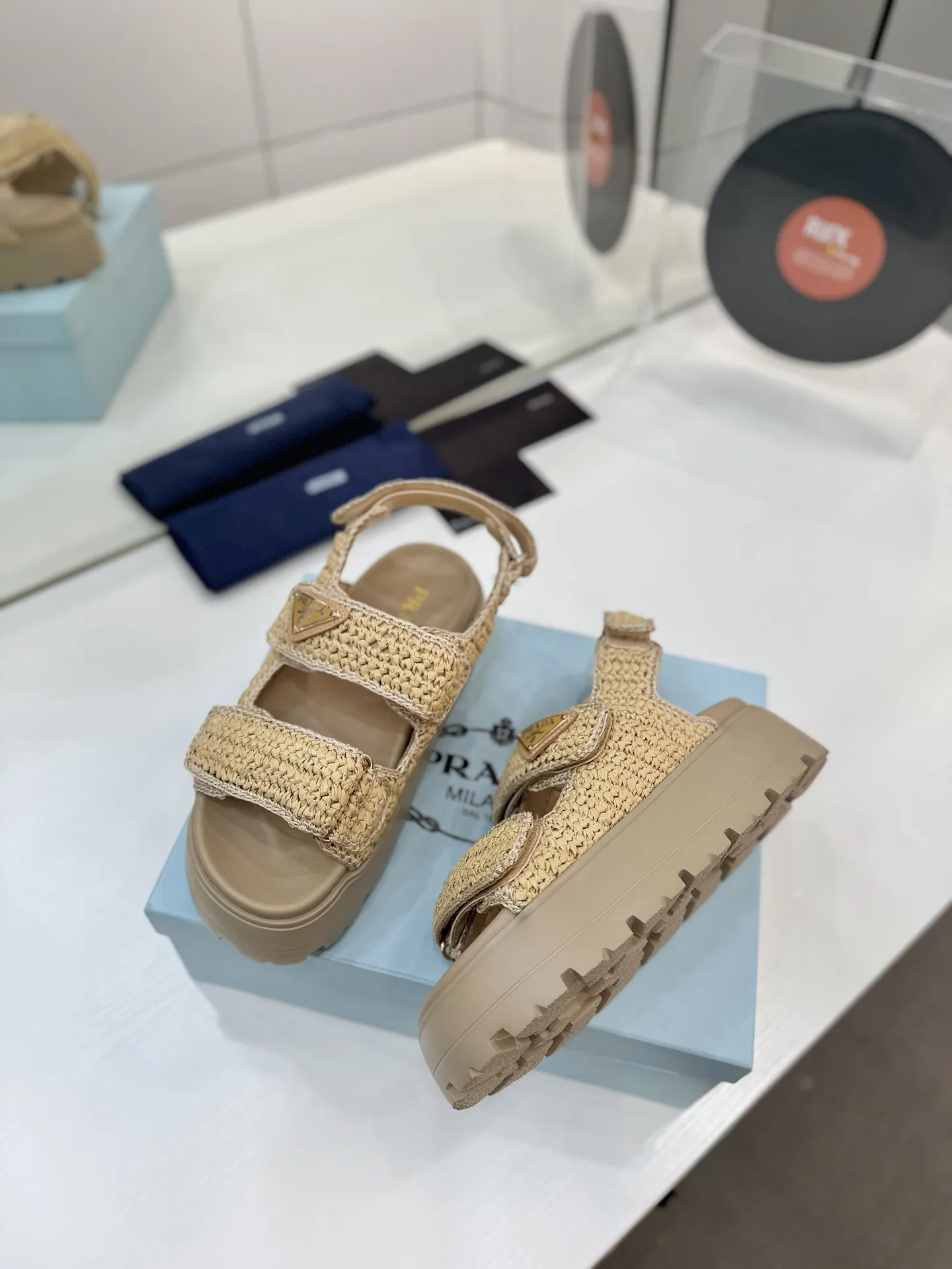 プラダ新作わら編みフラットサンダルベージュ - 画像 (10)
