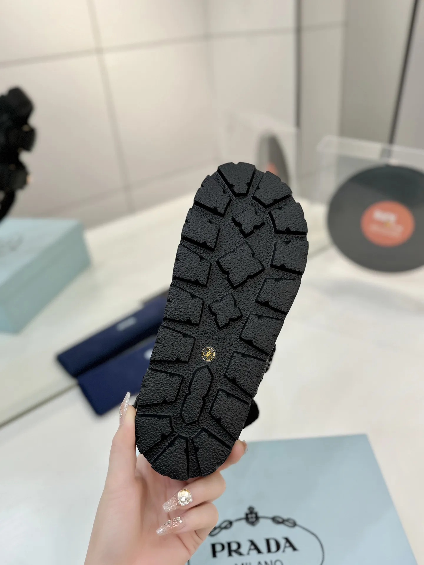 プラダ新作わら編みフラットサンダル黒 - 画像 (10)