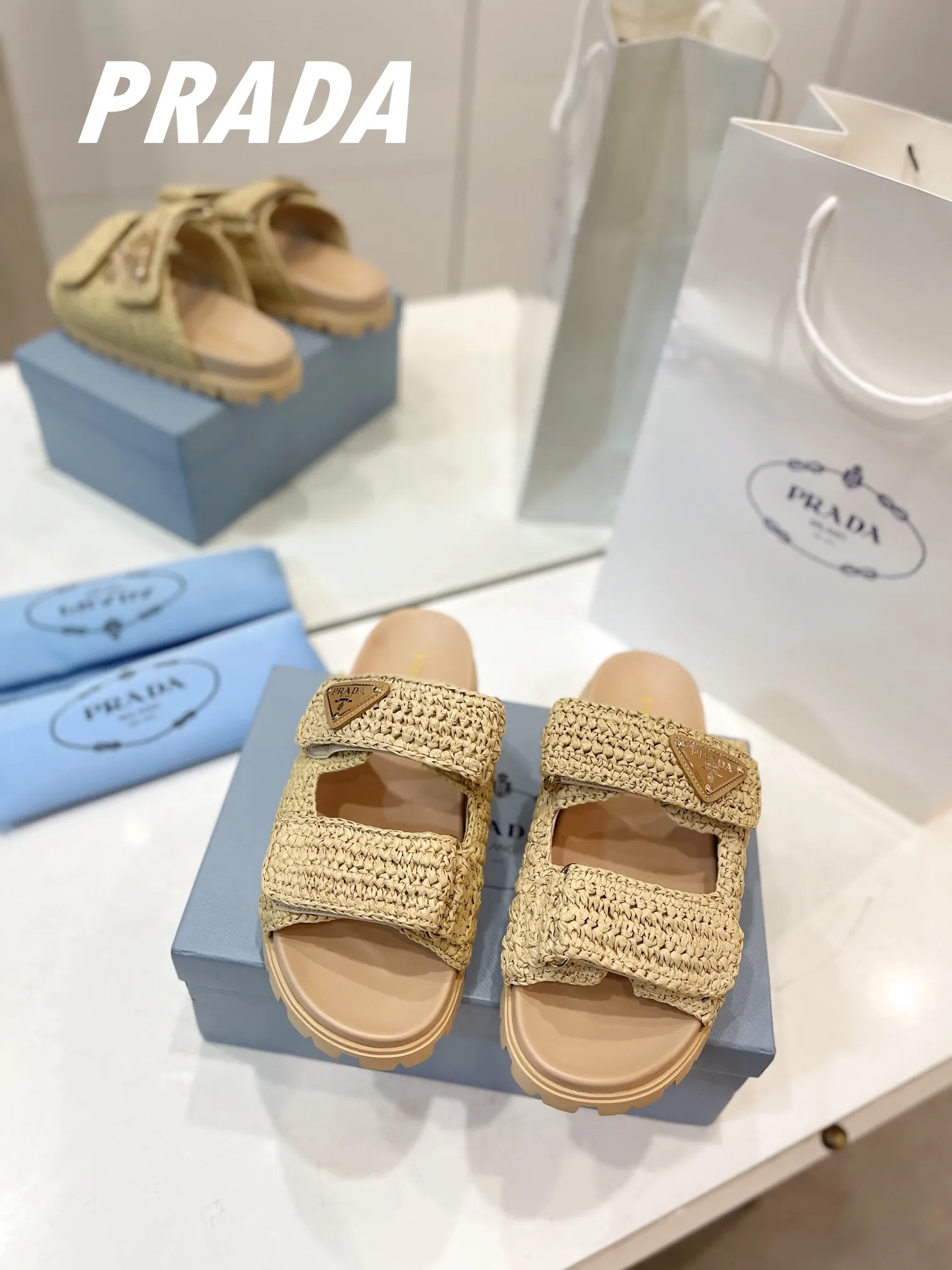プラダ新作わら編みフラットサンダルベージュ - 画像 (4)