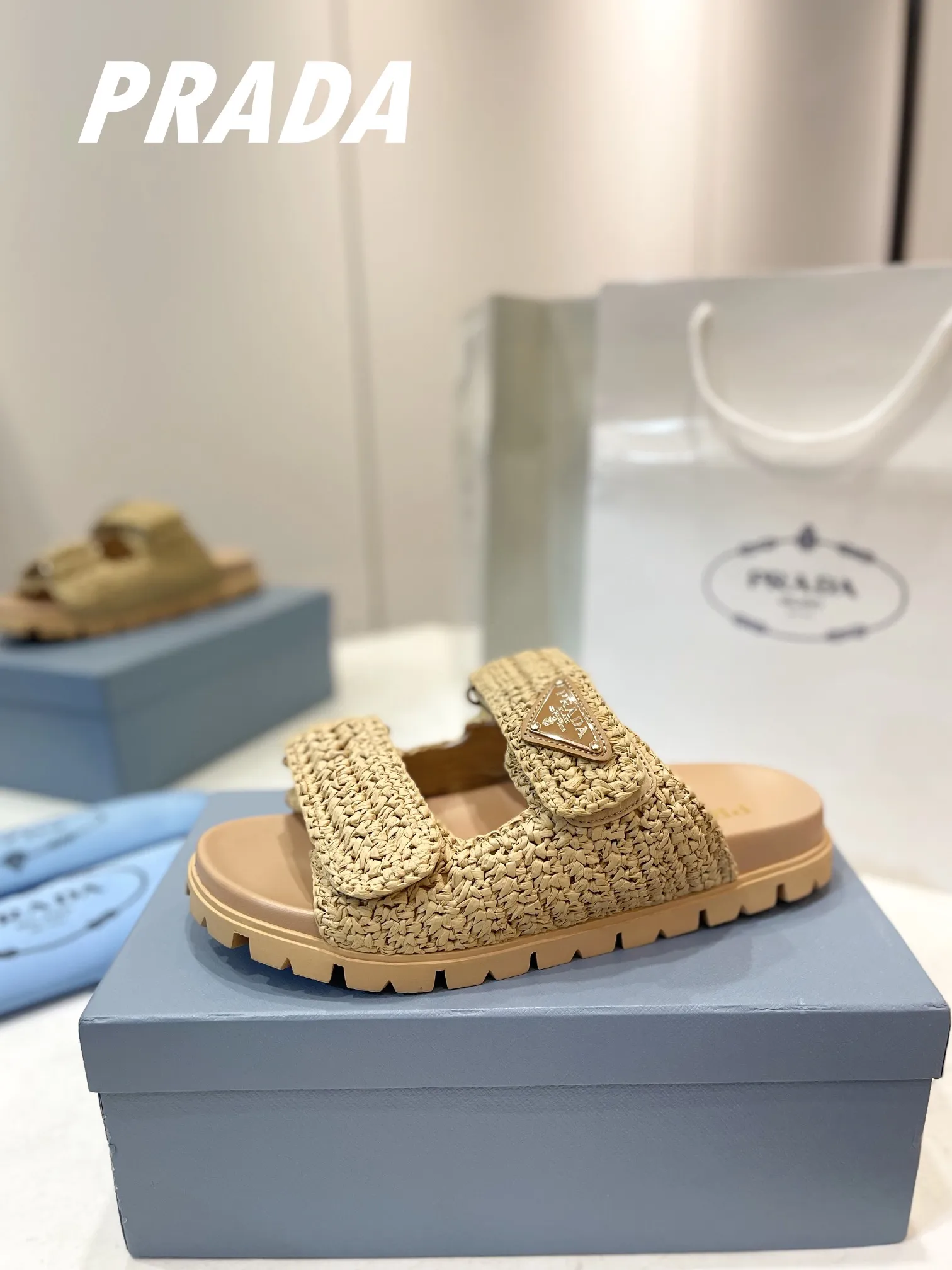 プラダ新作わら編みフラットサンダルベージュ - 画像 (5)