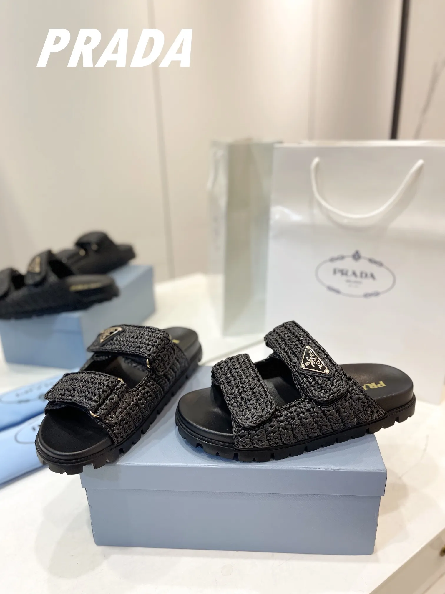 プラダ新作わら編みフラットサンダル黒 - 画像 (6)