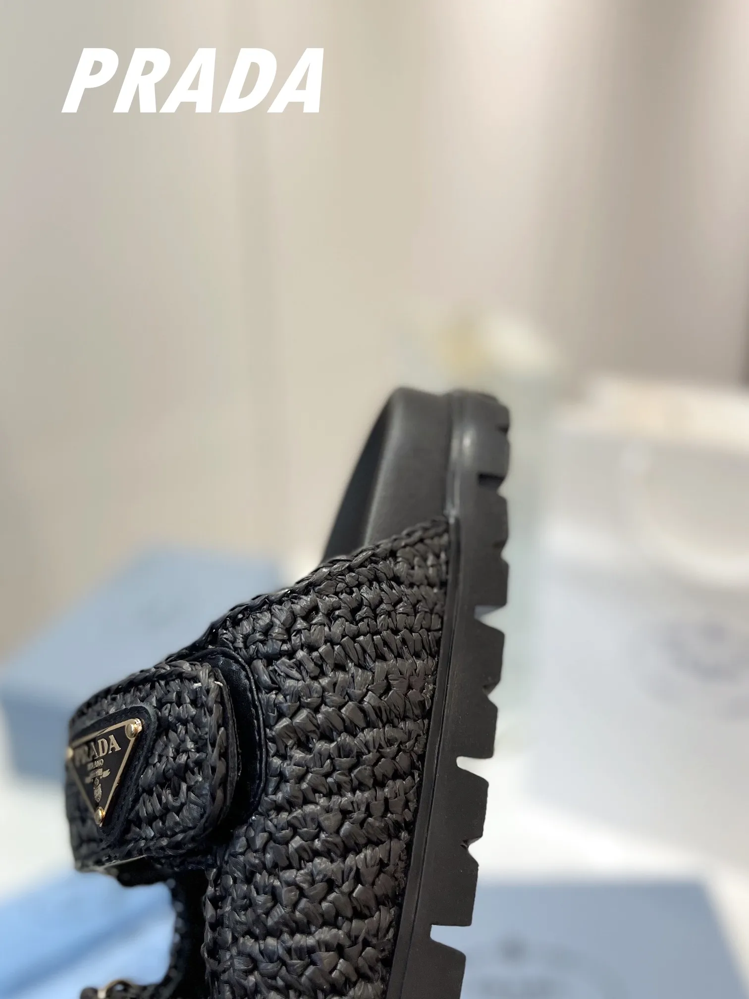 プラダ新作わら編みフラットサンダル黒 - 画像 (7)