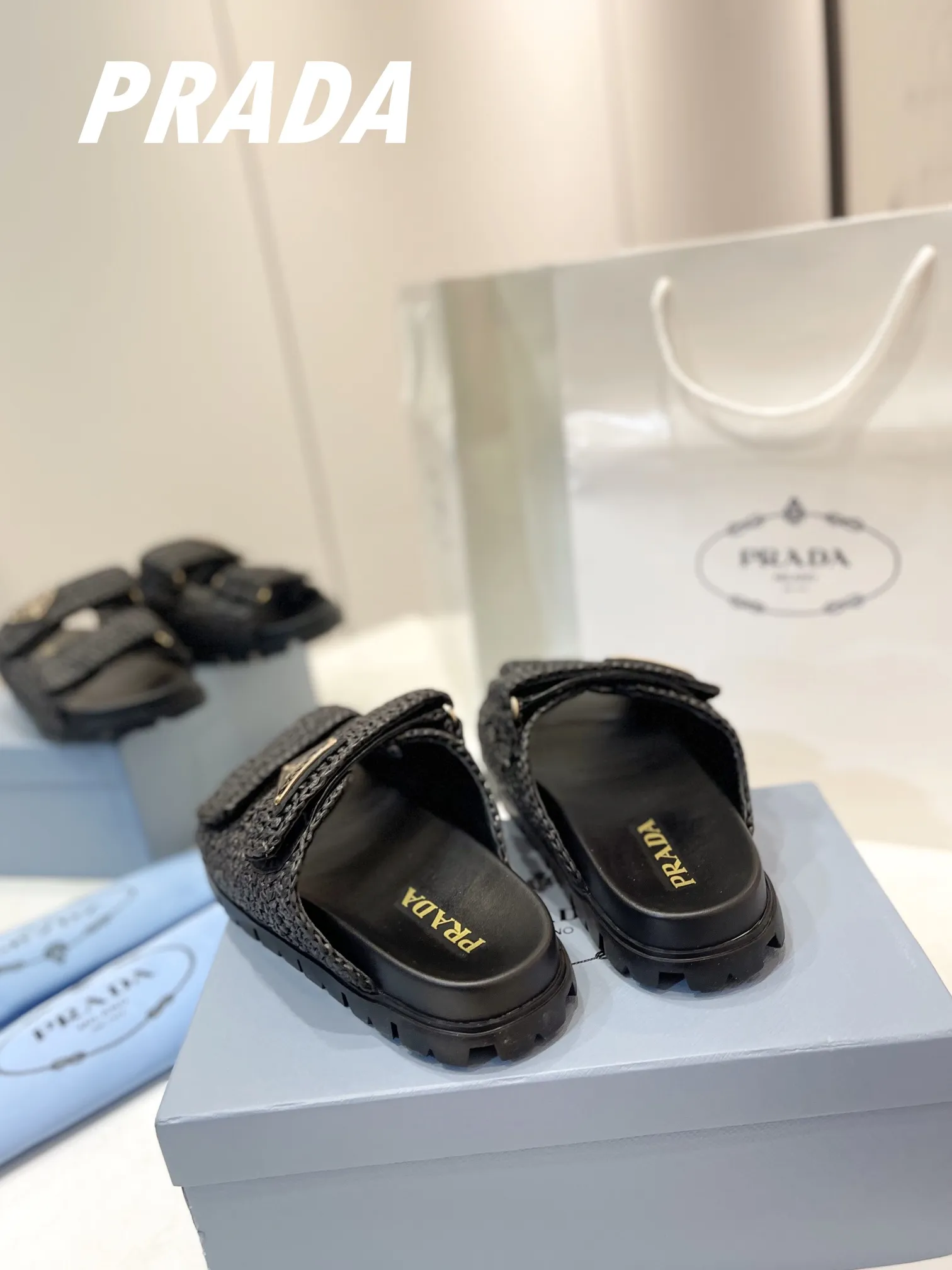 プラダ新作わら編みフラットサンダル黒 - 画像 (9)