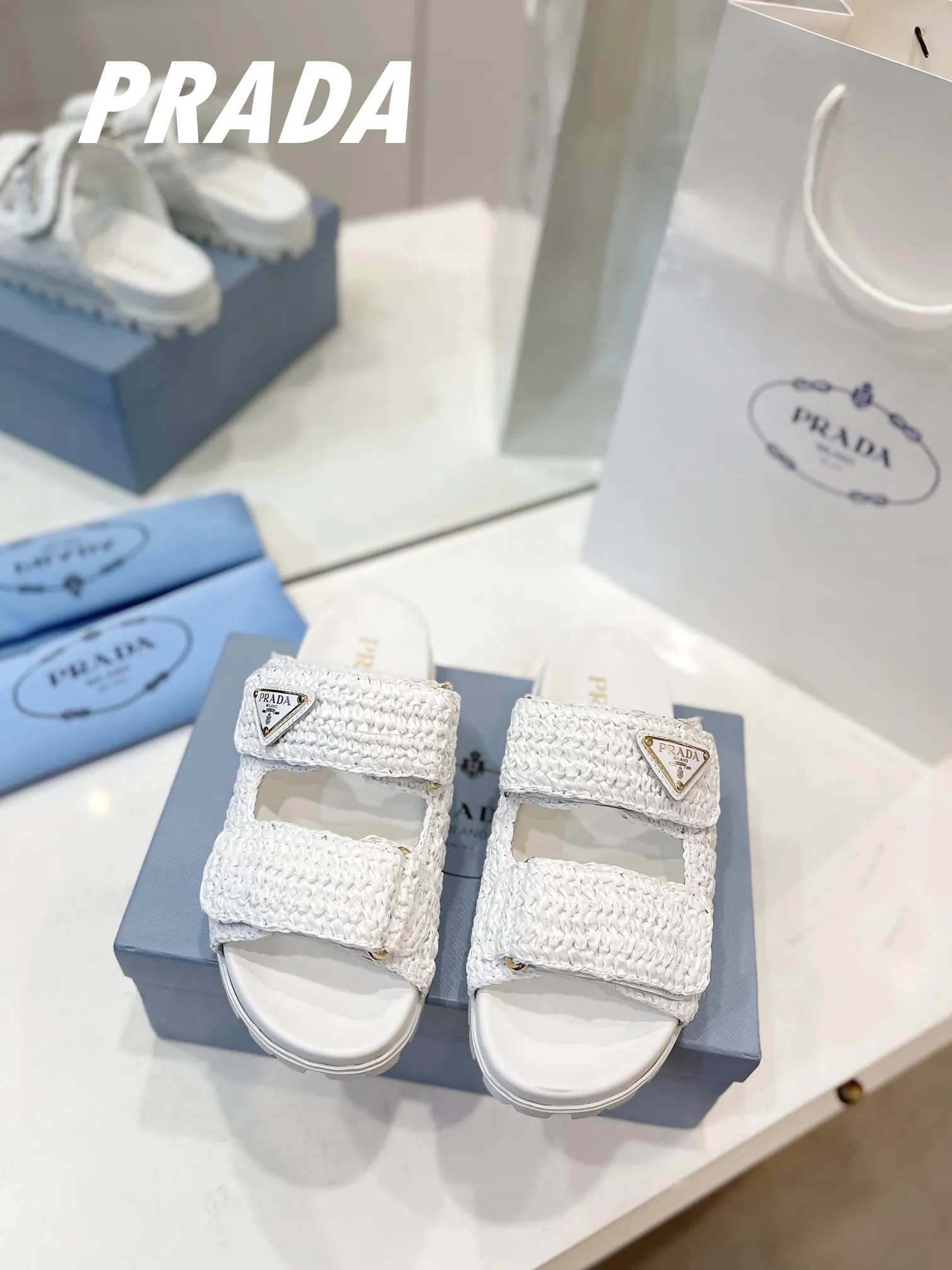 プラダ新作わら編みフラットサンダル白 - 画像 (4)