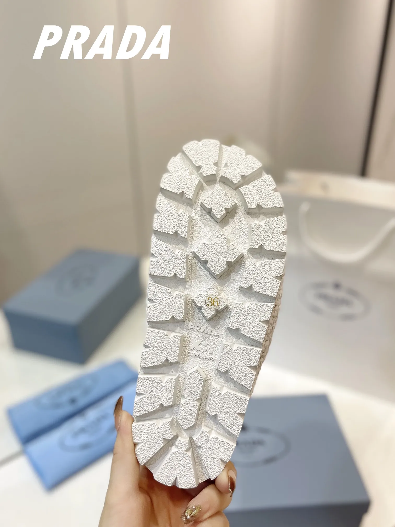 プラダ新作わら編みフラットサンダル白 - 画像 (10)