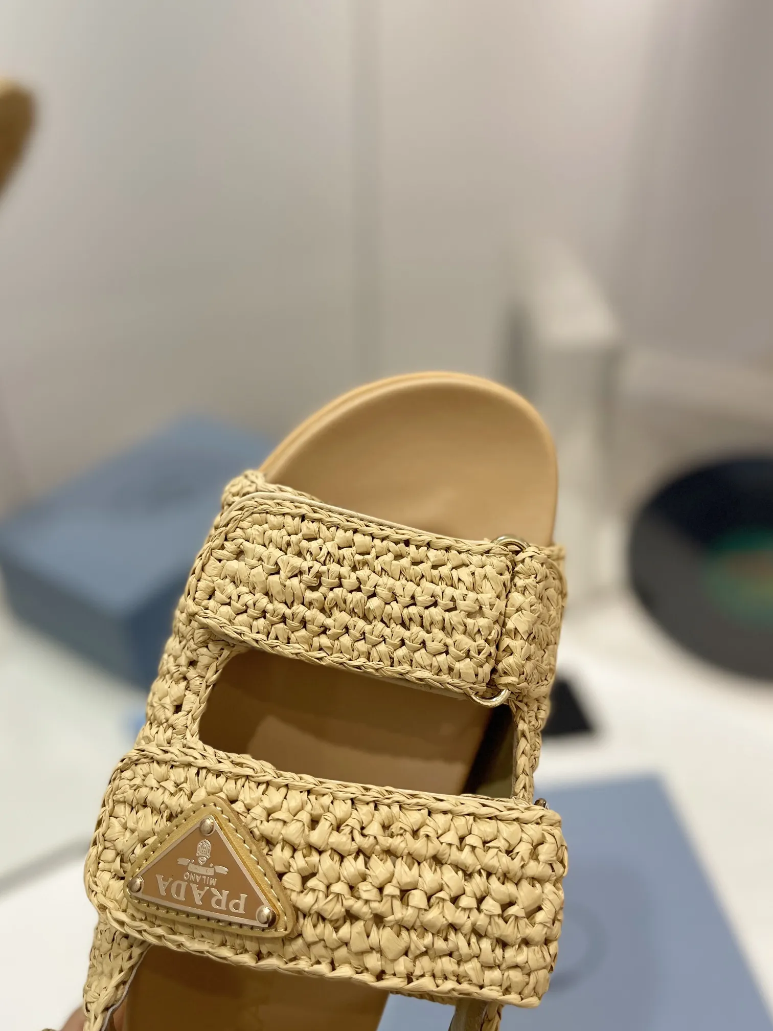 プラダ新作わら編みフラットサンダルベージュ - 画像 (6)
