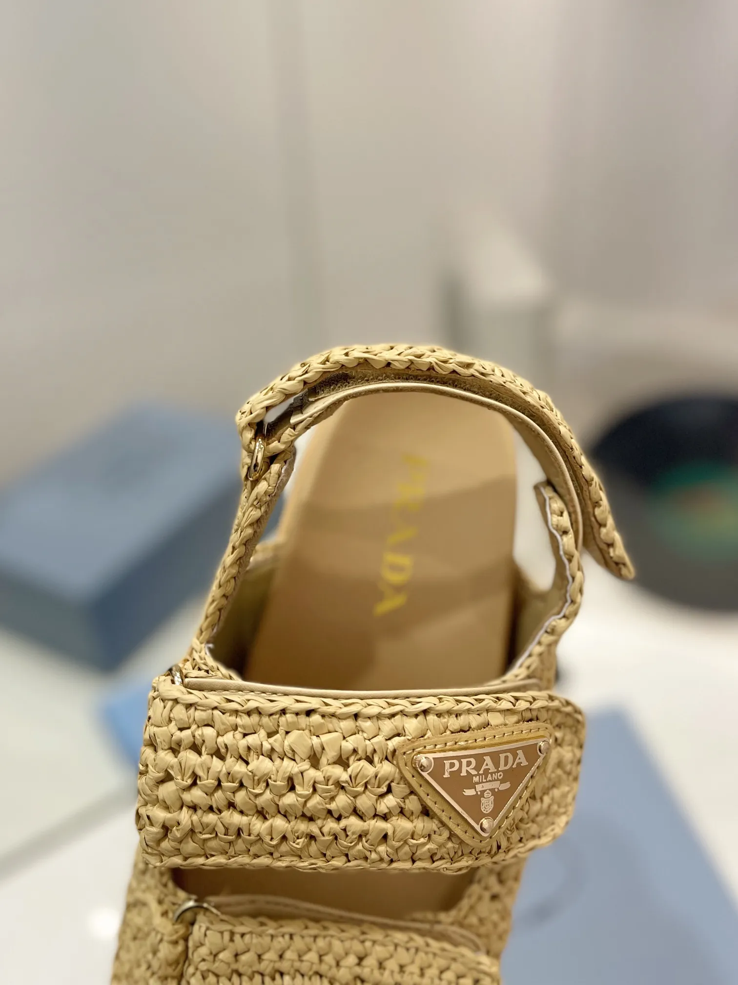 プラダ新作わら編みフラットサンダルベージュ - 画像 (7)