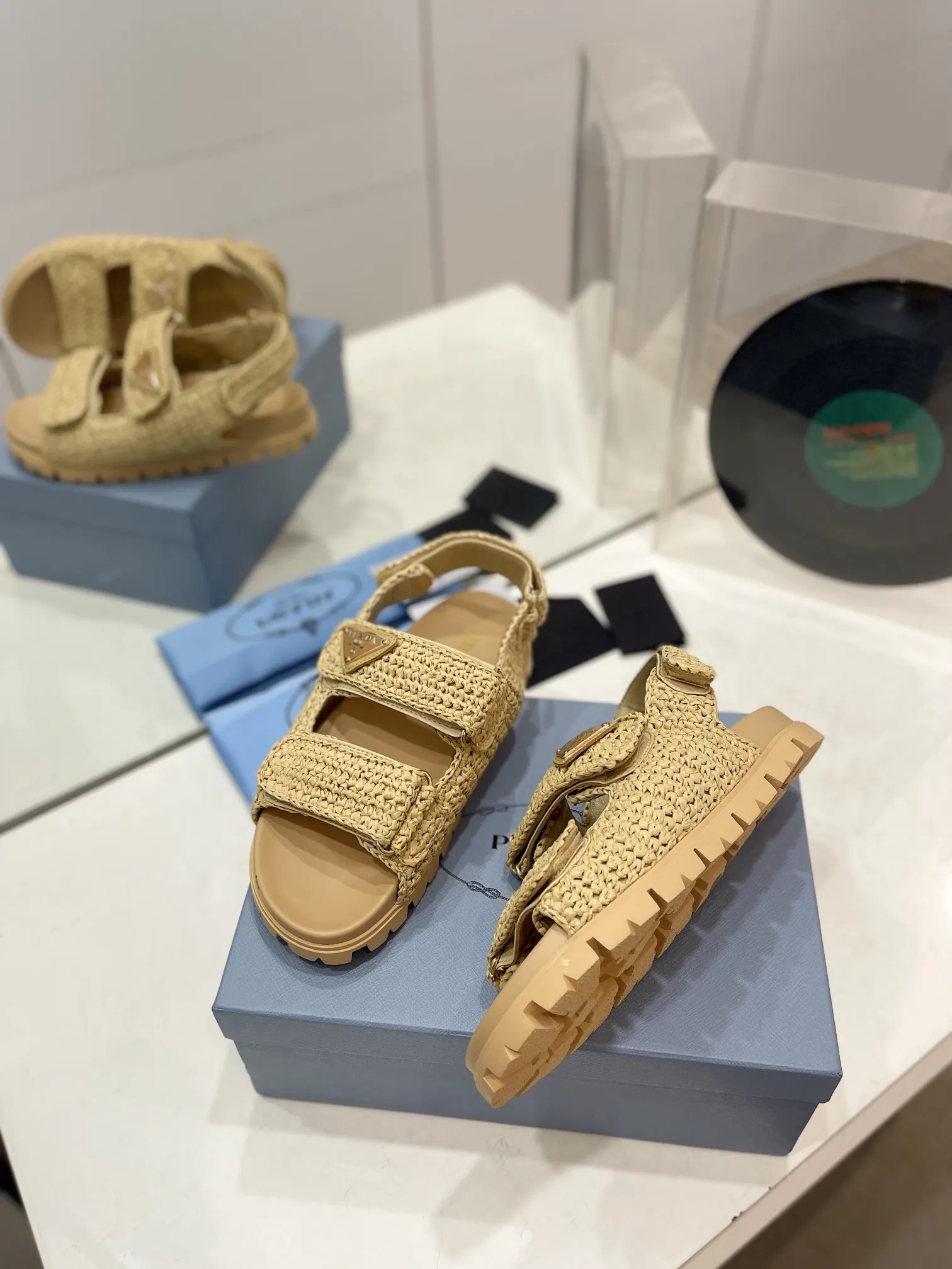 プラダ新作わら編みフラットサンダルベージュ - 画像 (9)