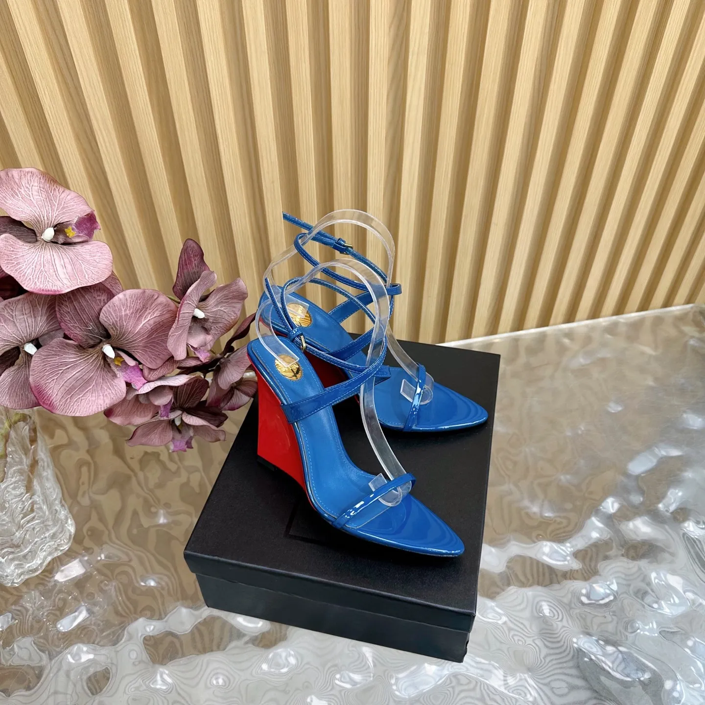 Saint Laurent 新作ブルーサンダルスティレットヒール - 画像 (3)