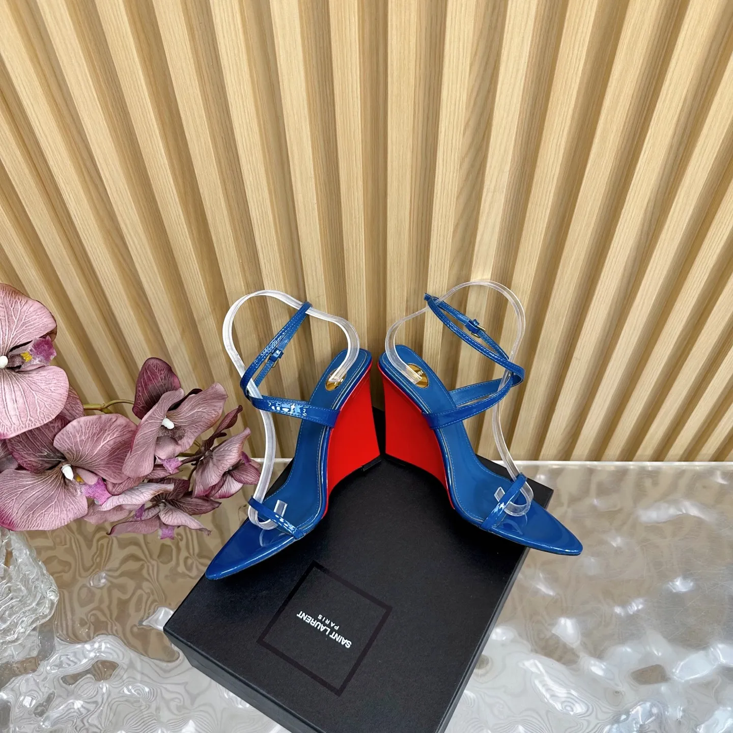 Saint Laurent 新作ブルーサンダルスティレットヒール - 画像 (4)