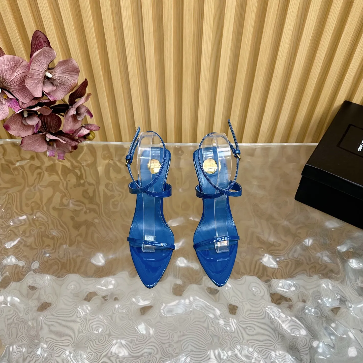 Saint Laurent 新作ブルーサンダルスティレットヒール - 画像 (5)