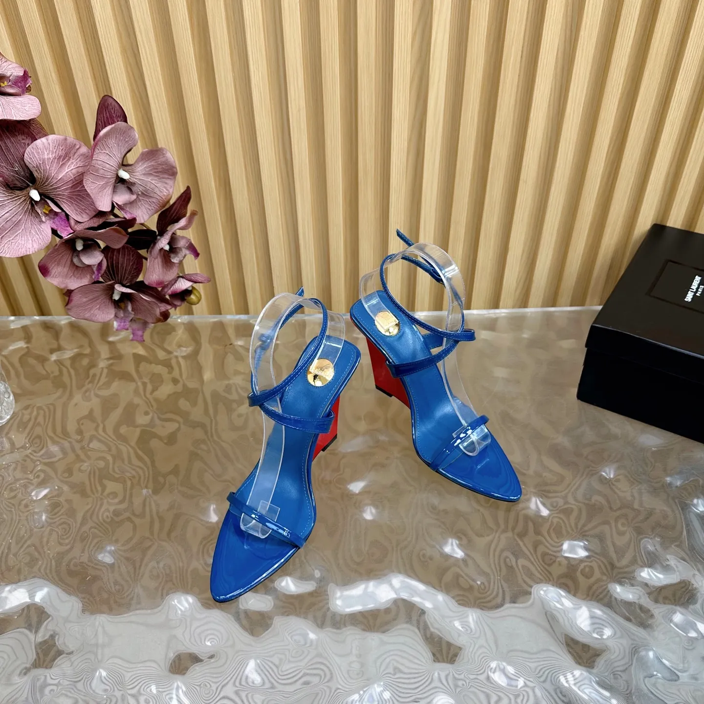 Saint Laurent 新作ブルーサンダルスティレットヒール - 画像 (7)