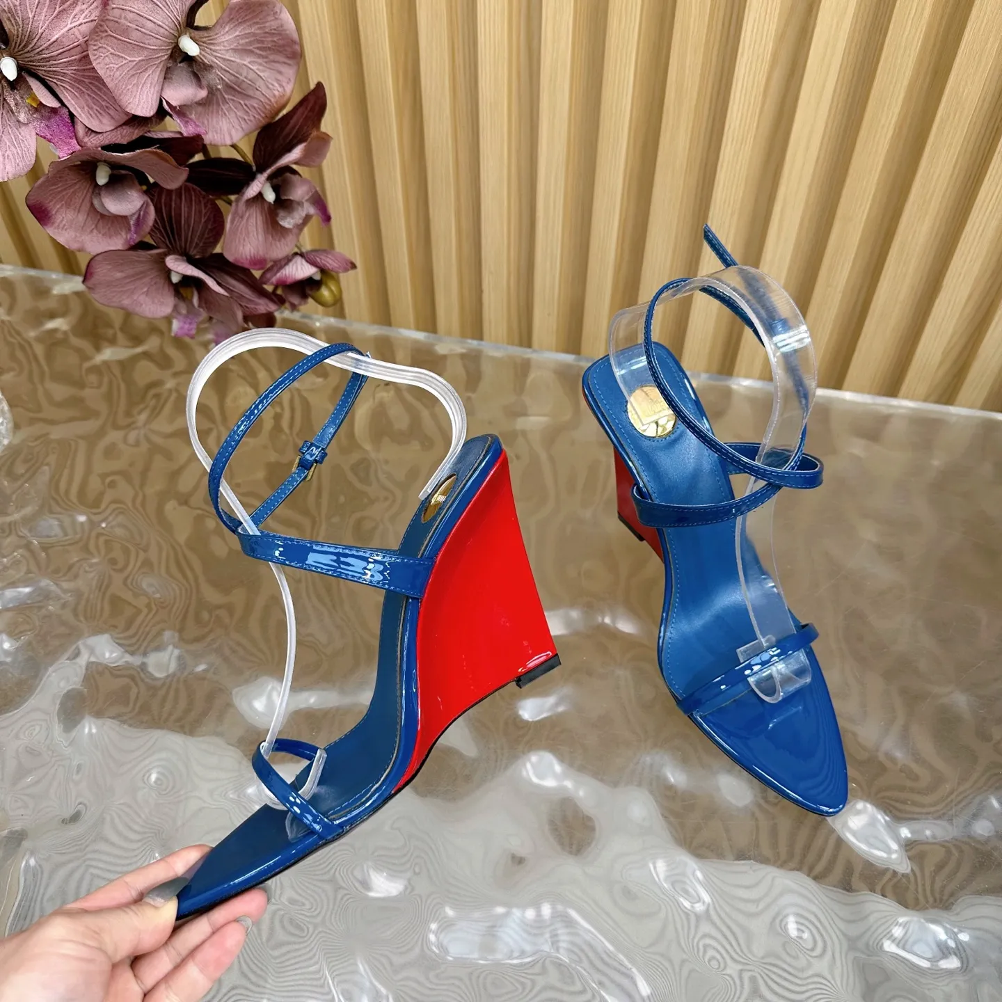 Saint Laurent 新作ブルーサンダルスティレットヒール - 画像 (9)