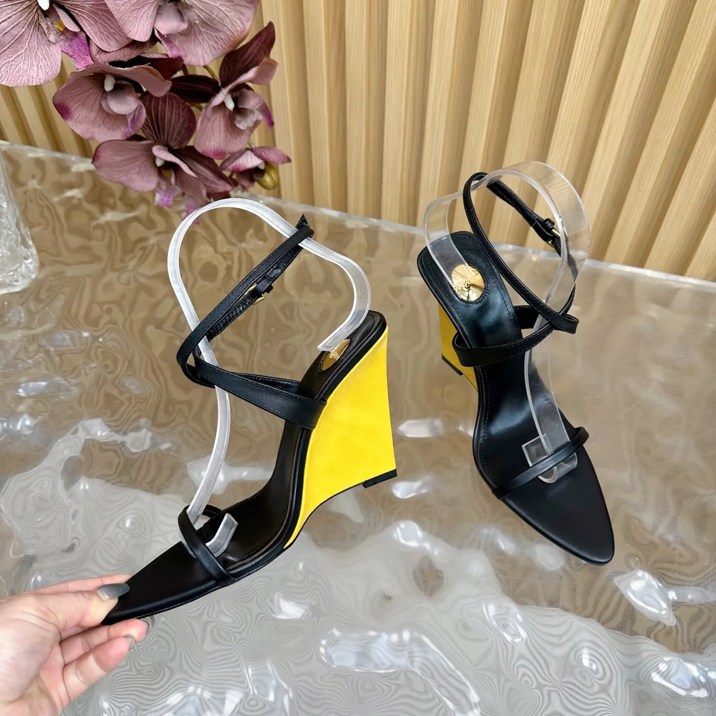 Saint Laurent 新作ブラックハイヒールサンダル - 画像 (8)
