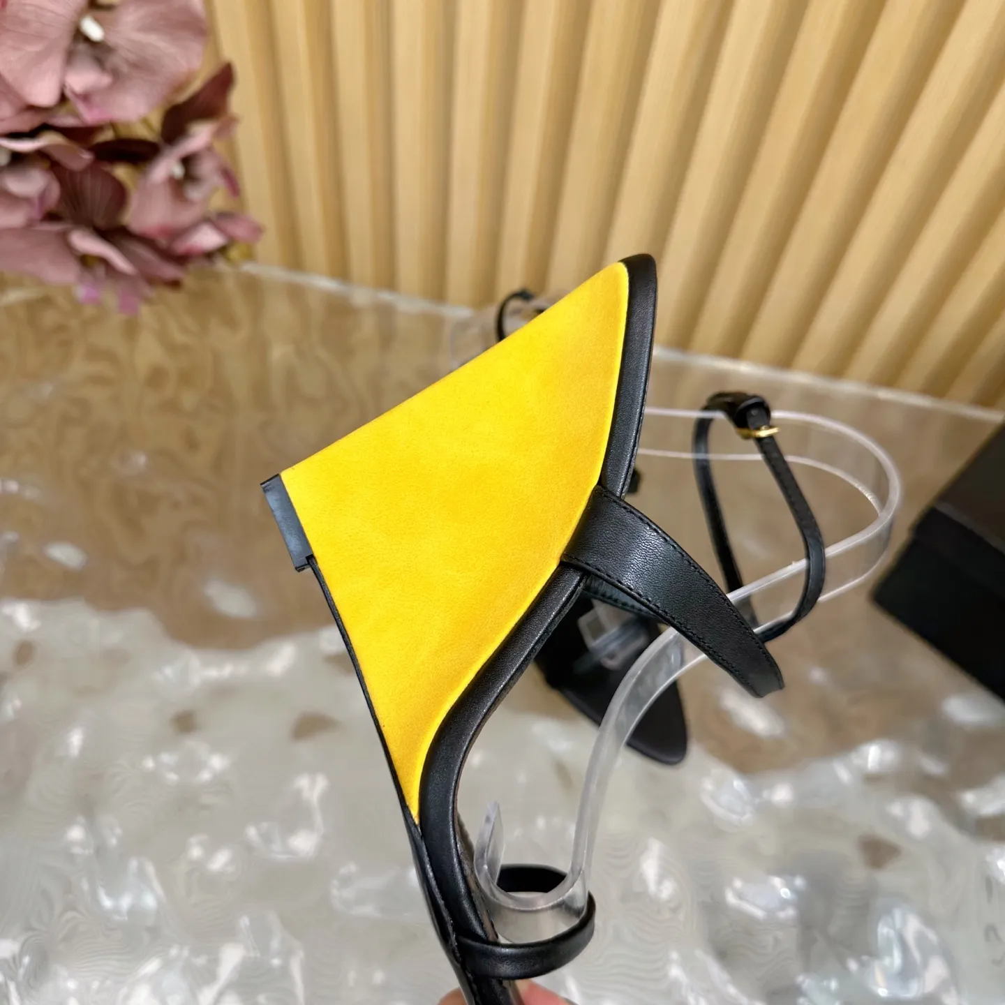 Saint Laurent 新作ブラックハイヒールサンダル - 画像 (9)