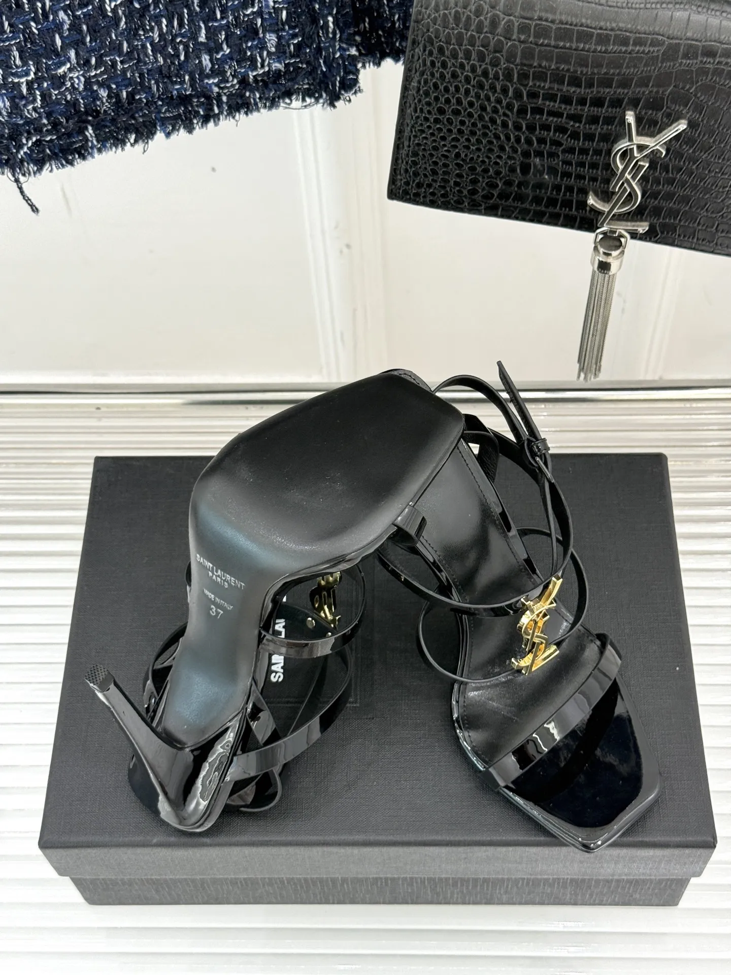 Saint Laurent 新作黒ハイヒールサンダル - 画像 (10)