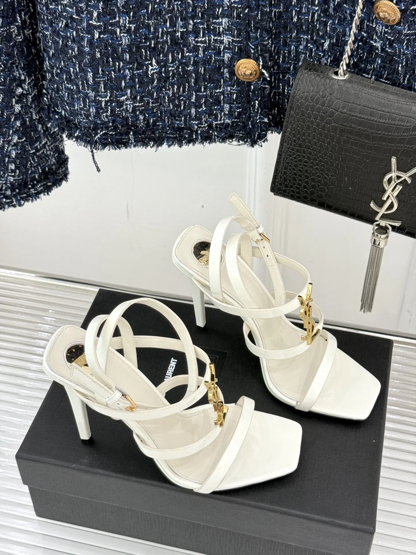 Saint Laurent ホワイト ハイヒールサンダル 新作 - 画像 (4)