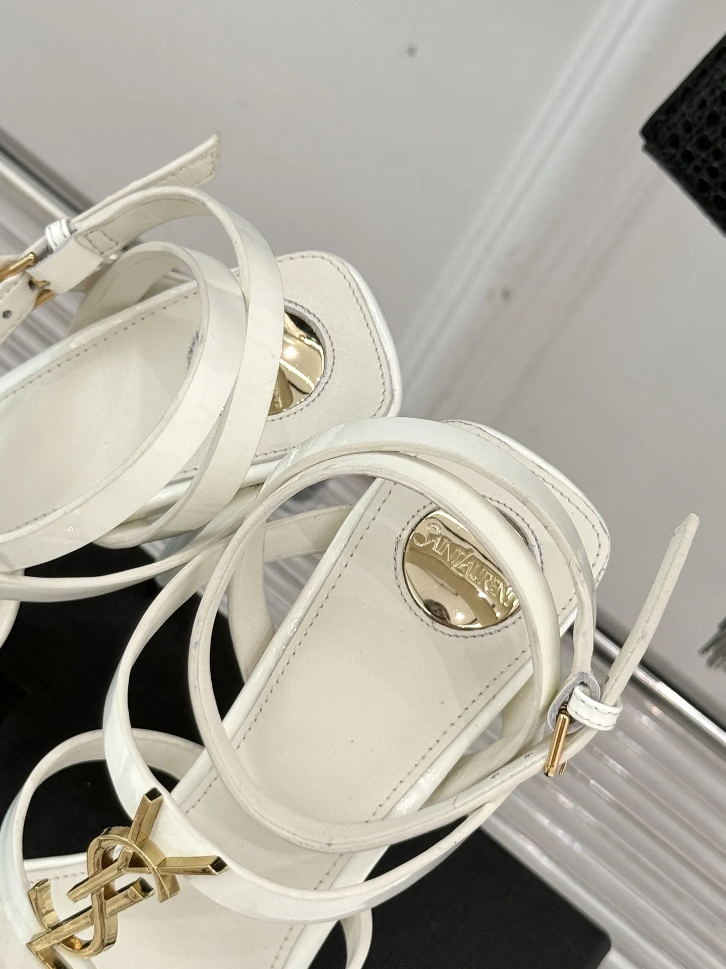 Saint Laurent ホワイト ハイヒールサンダル 新作 - 画像 (9)