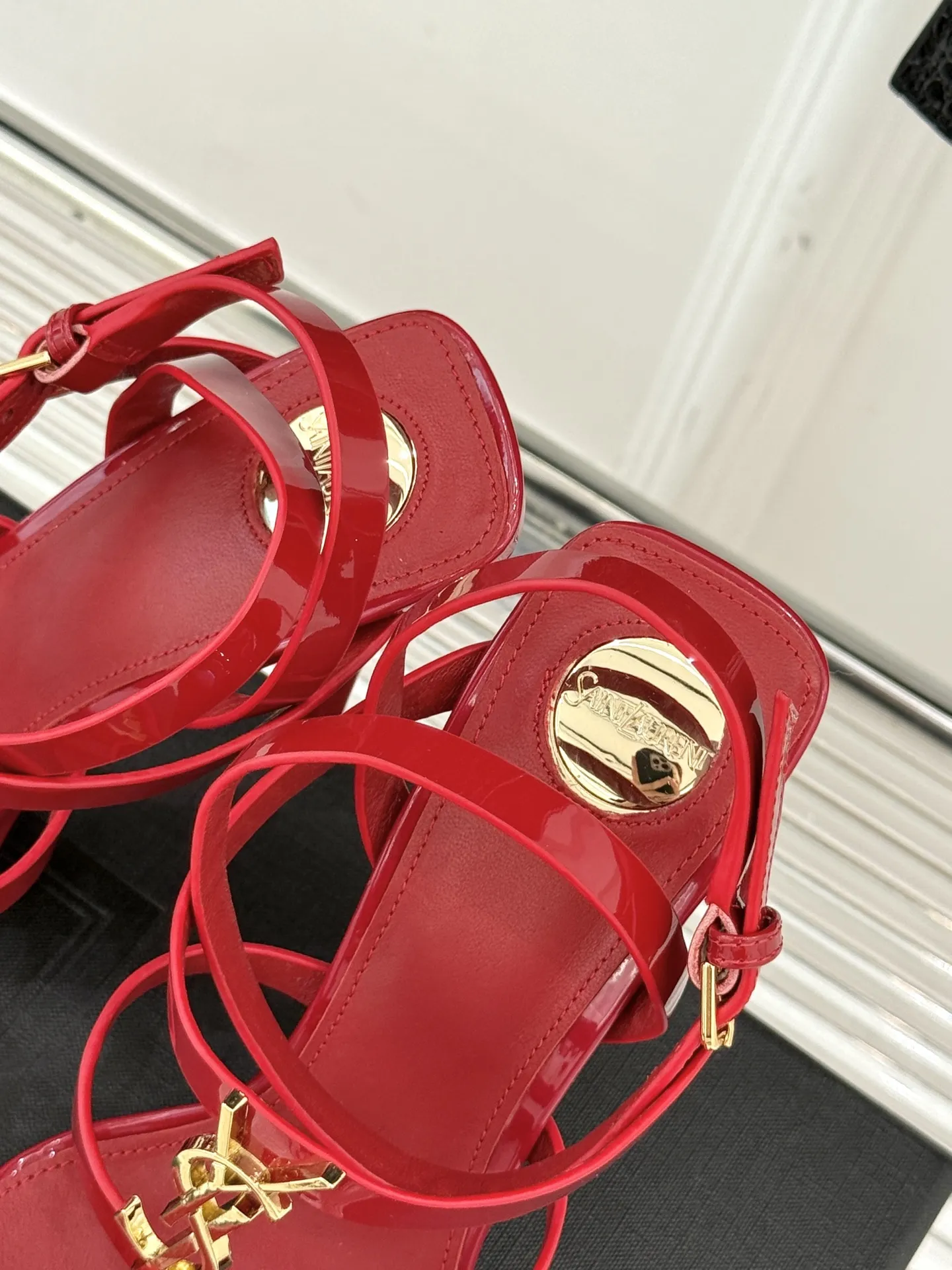 Saint Lauren新作レッドスティレットヒールサンダル - 画像 (9)